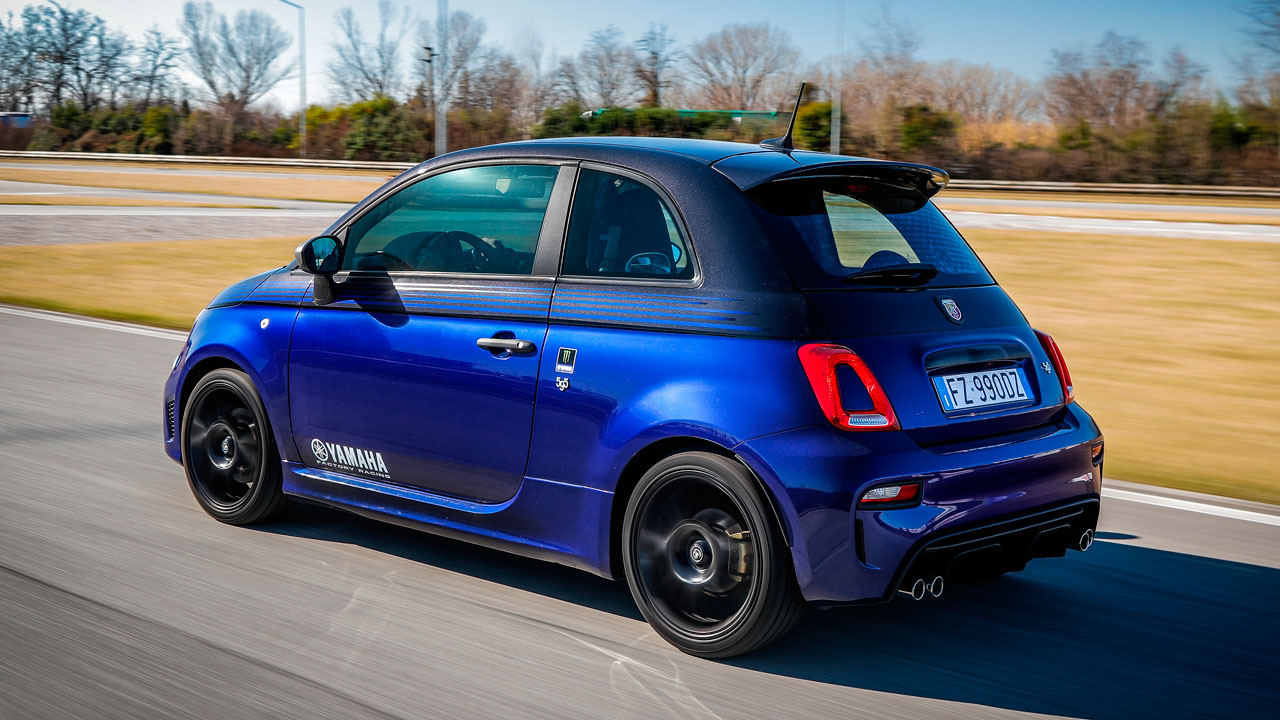 Abarth 595 Monster Energy Yamaha Y Abarth 595 Scorpionero: Dos Estilos ...