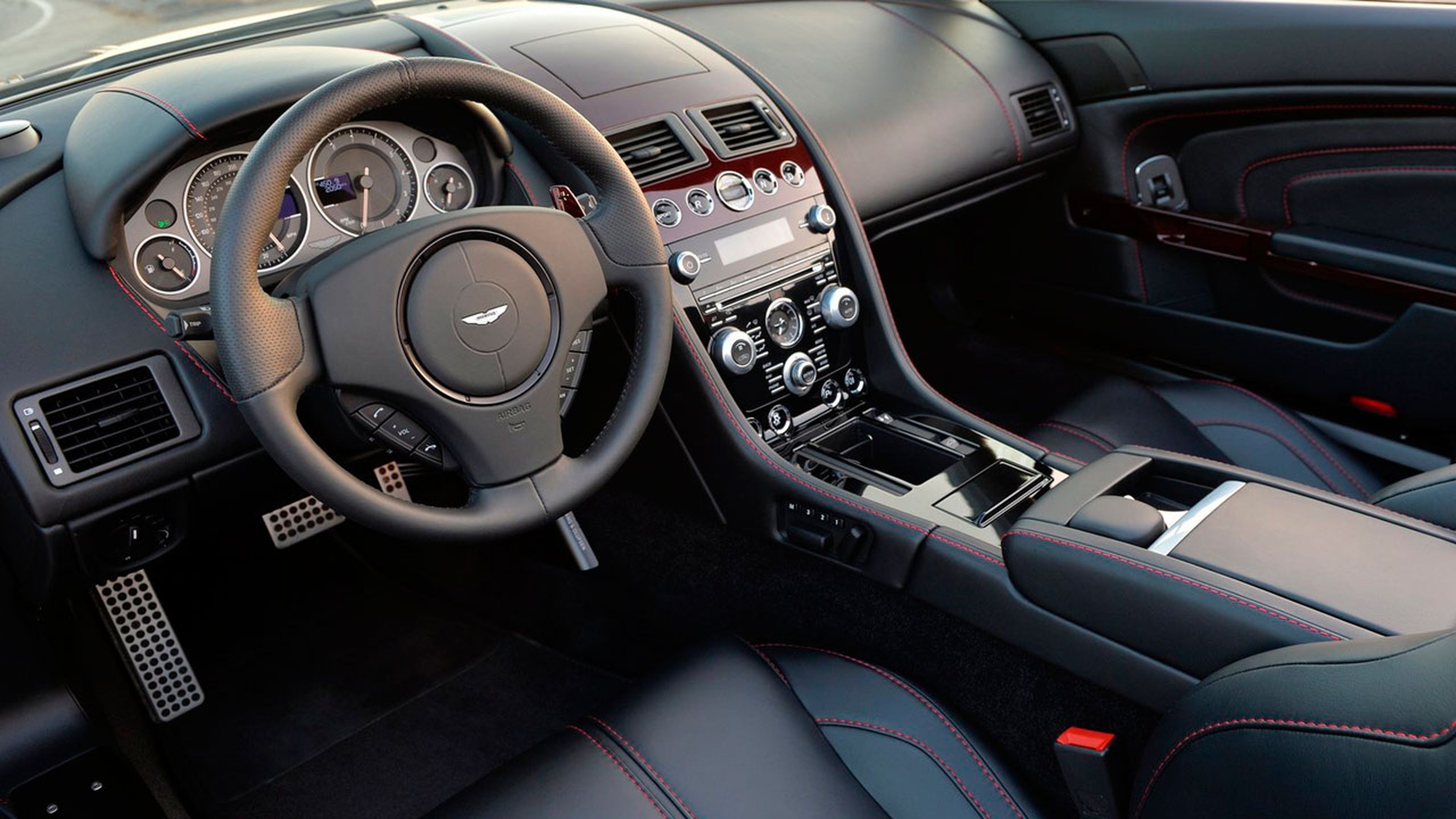 Cockpit del Aston Martin Vanquish Volante