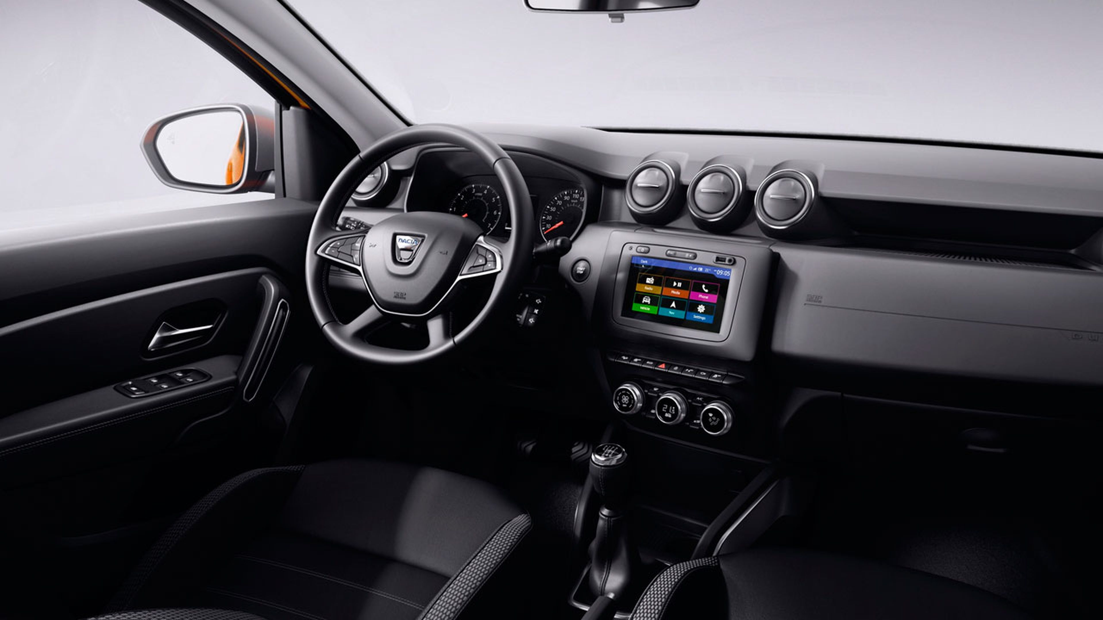 Este es el cockpit actual del Dacia Duster. En el nuevo, sobre todo la pantalla deberá ser más grande.