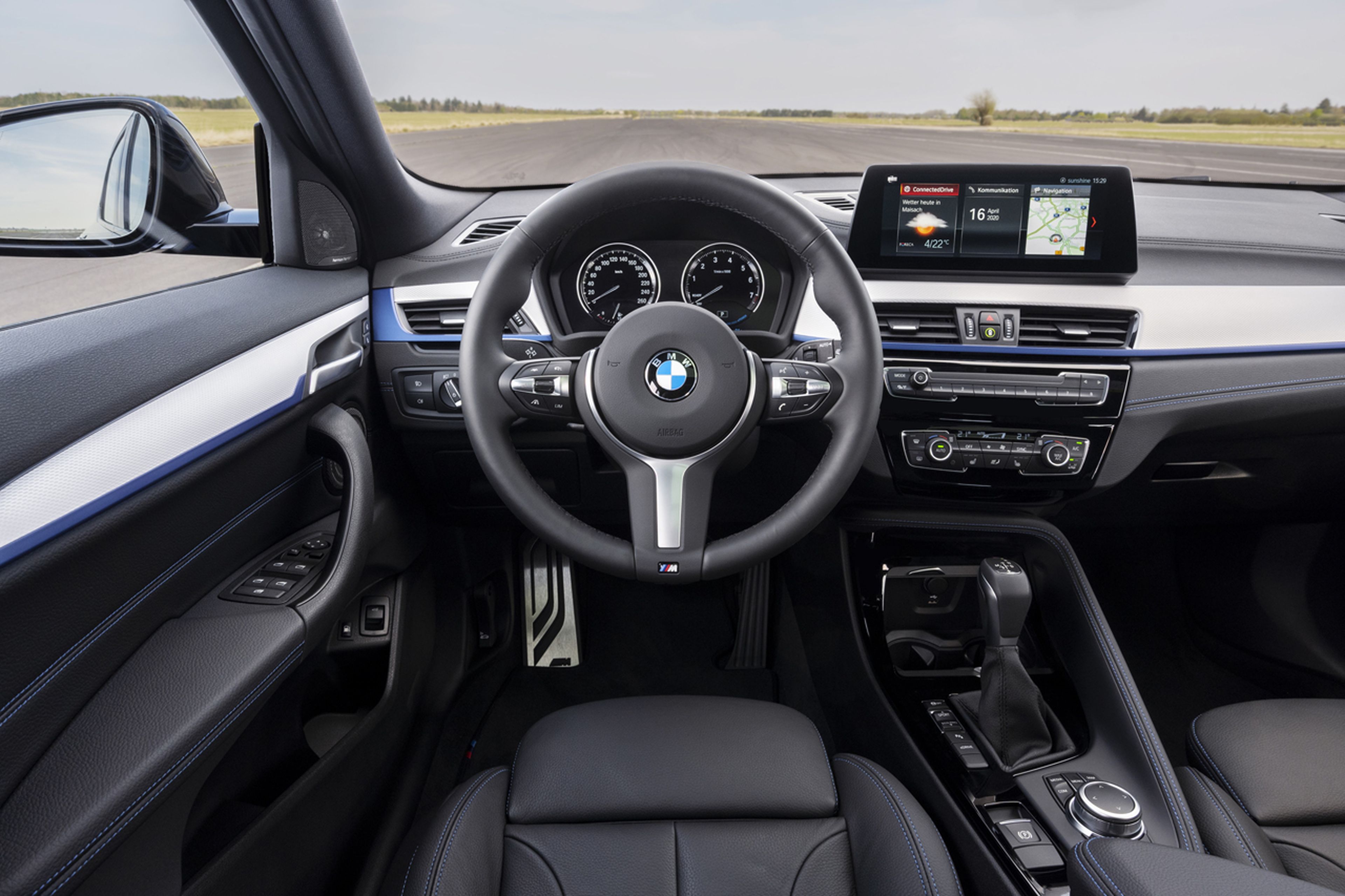 Interior del BMW X2 xDrive25e