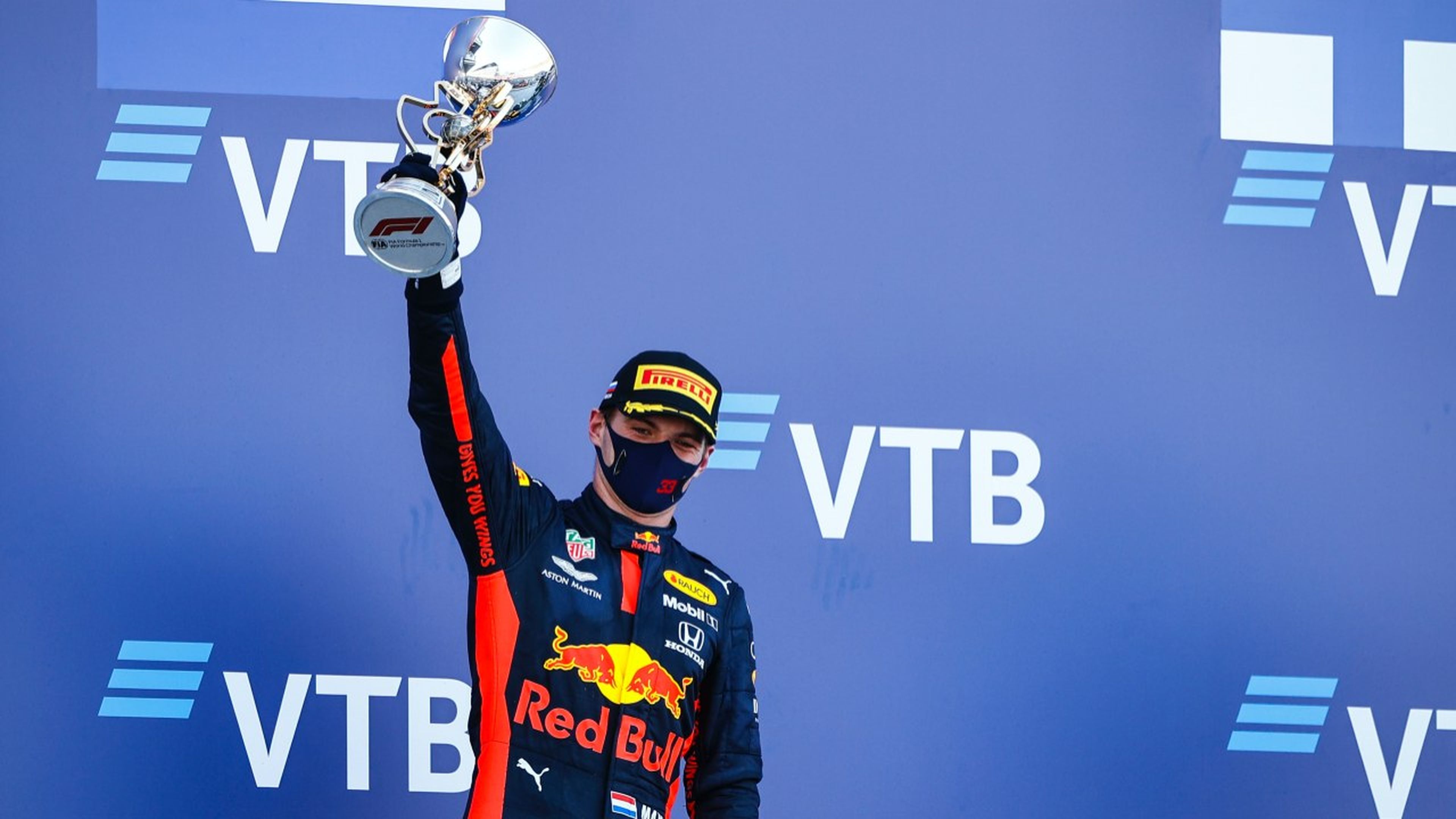 Max Verstappen en el podio de Rusia