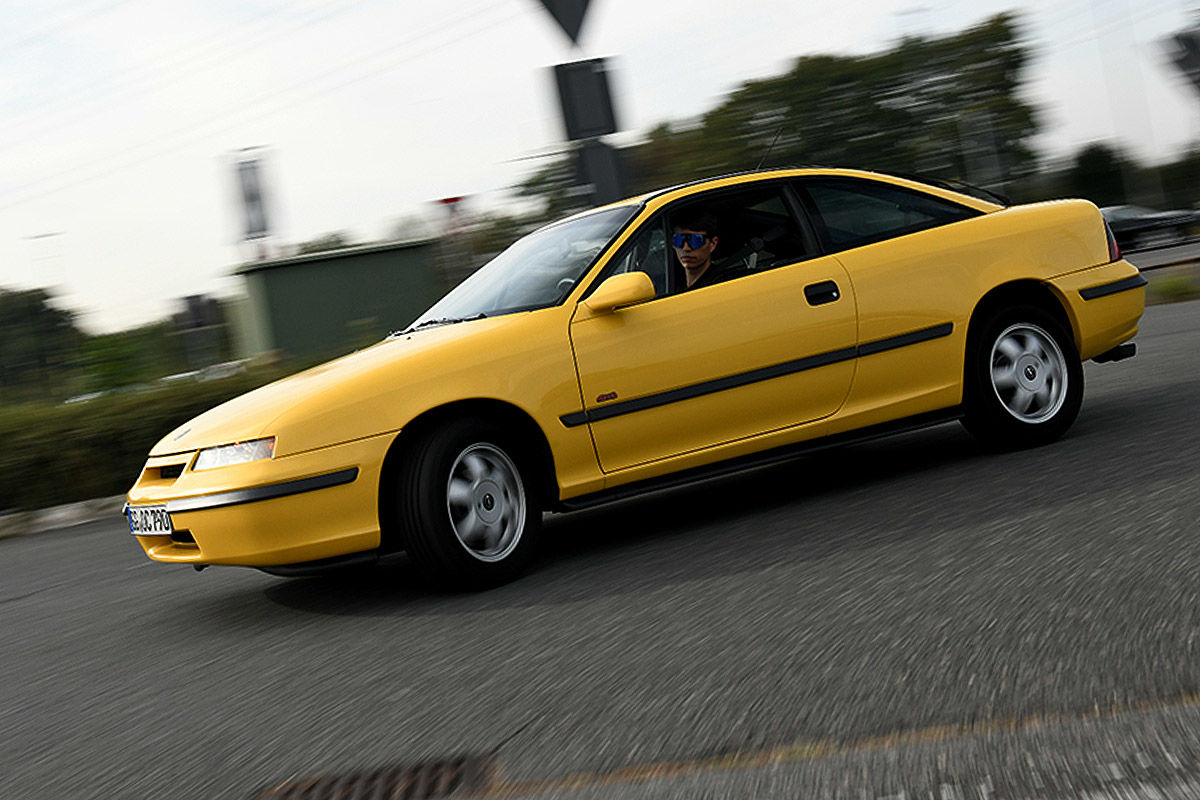 Opel Calibra cumple 30 años... Y lo celebramos al volanteCoches históricos: todo sobre los clásicos nos apasionan -- Autobild.es