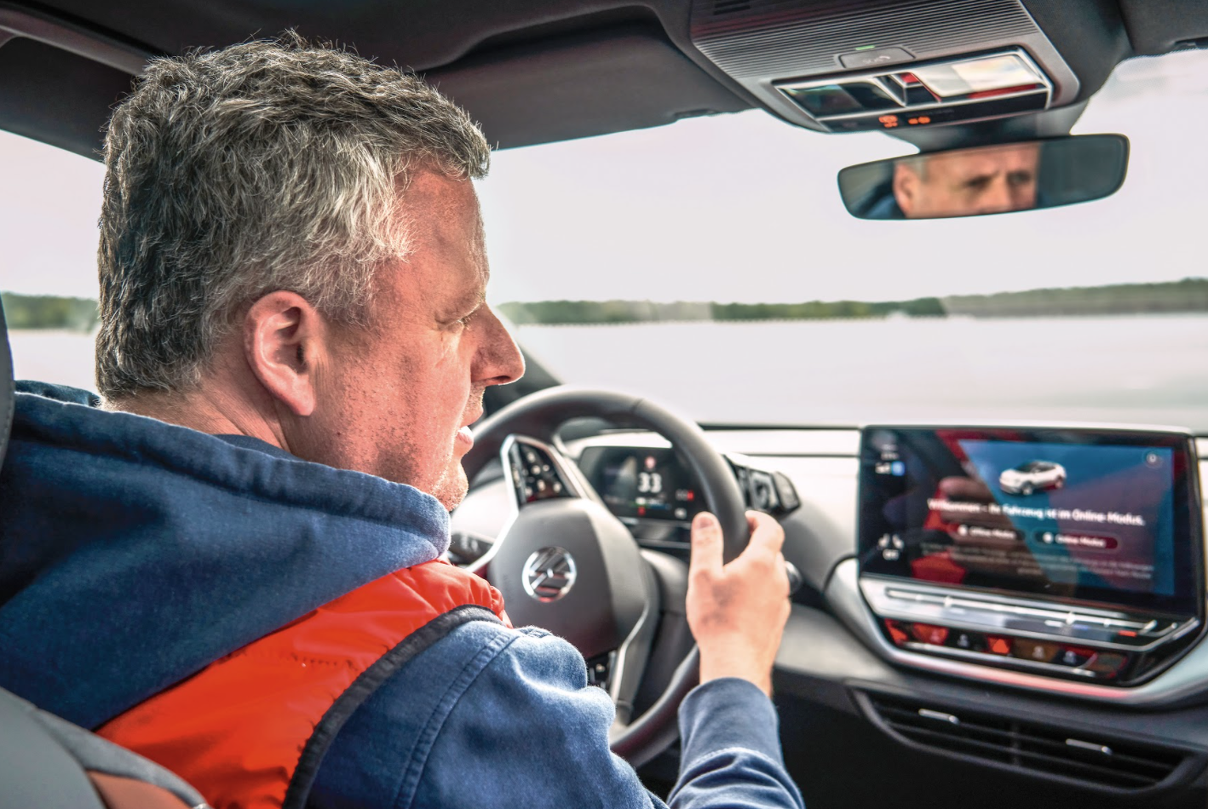 Andreas May al volante del VW ID.4: "se conduce de manera suave, teniendo en cuenta su peso"