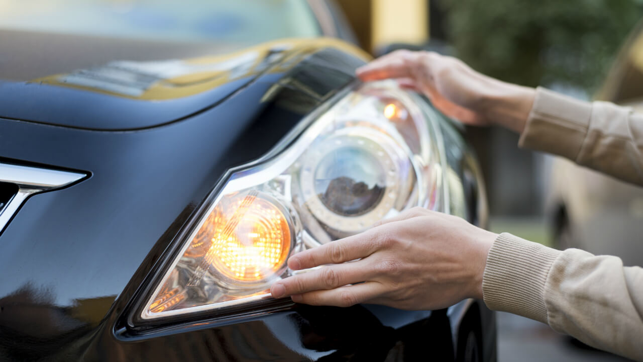 Cuánto ahorro supone cambiar las luces halógenas del coche por unos faros  LED