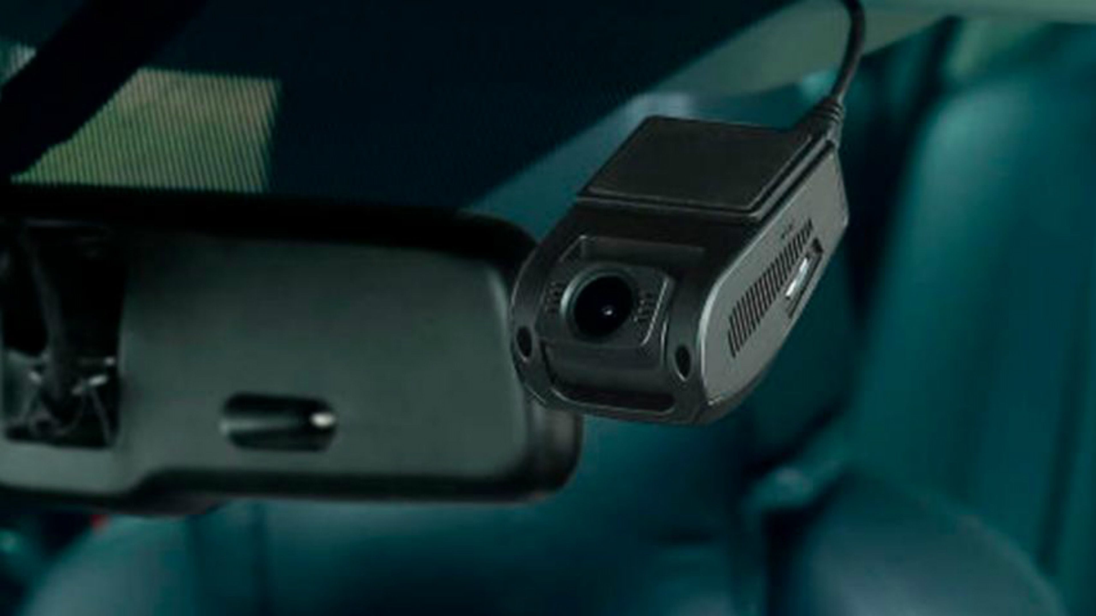 Cuidado con las dashcam: llevar una en el coche te puede costar 1.500 euros de multa