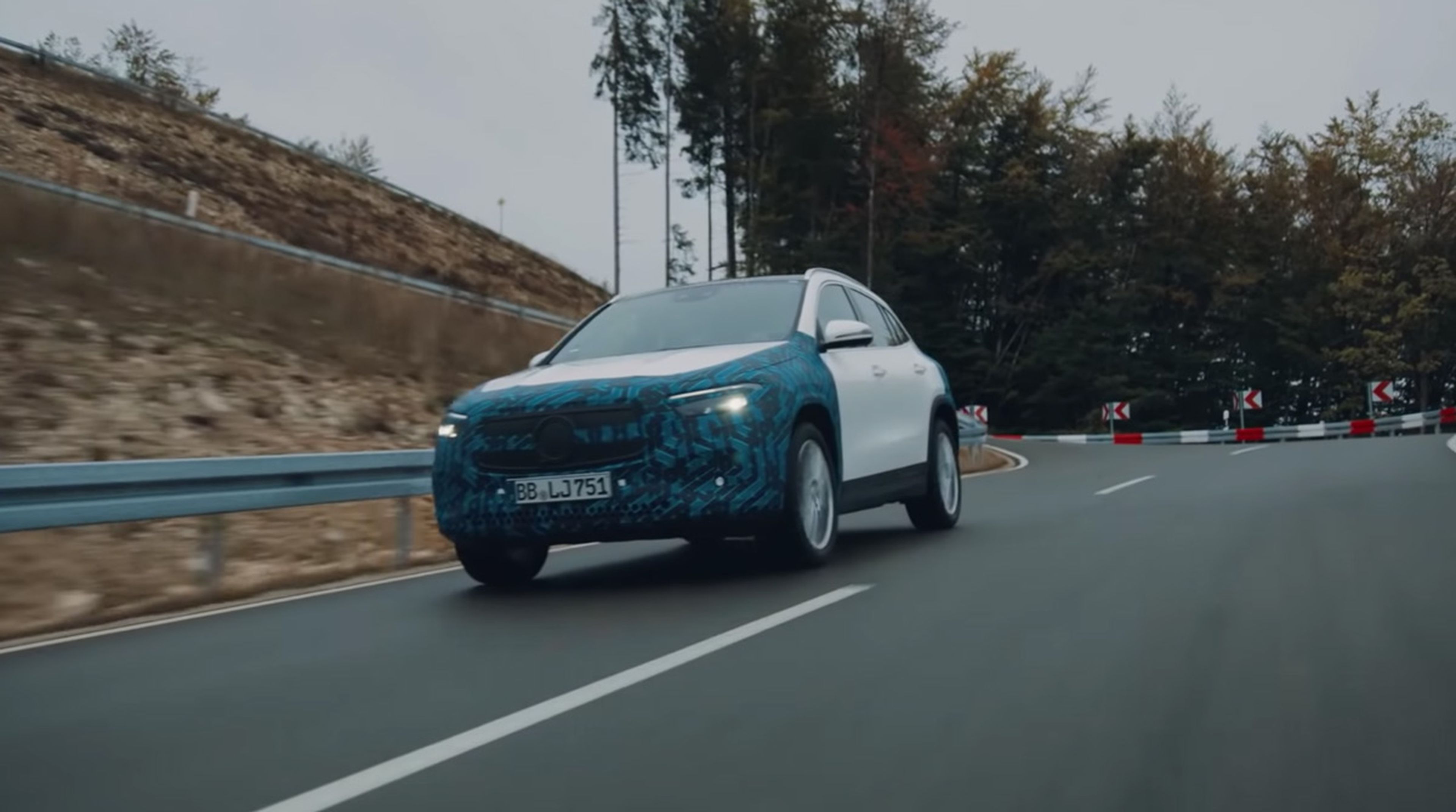 Mercedes-Benz muestra el EQA y el EQS en un vídeo