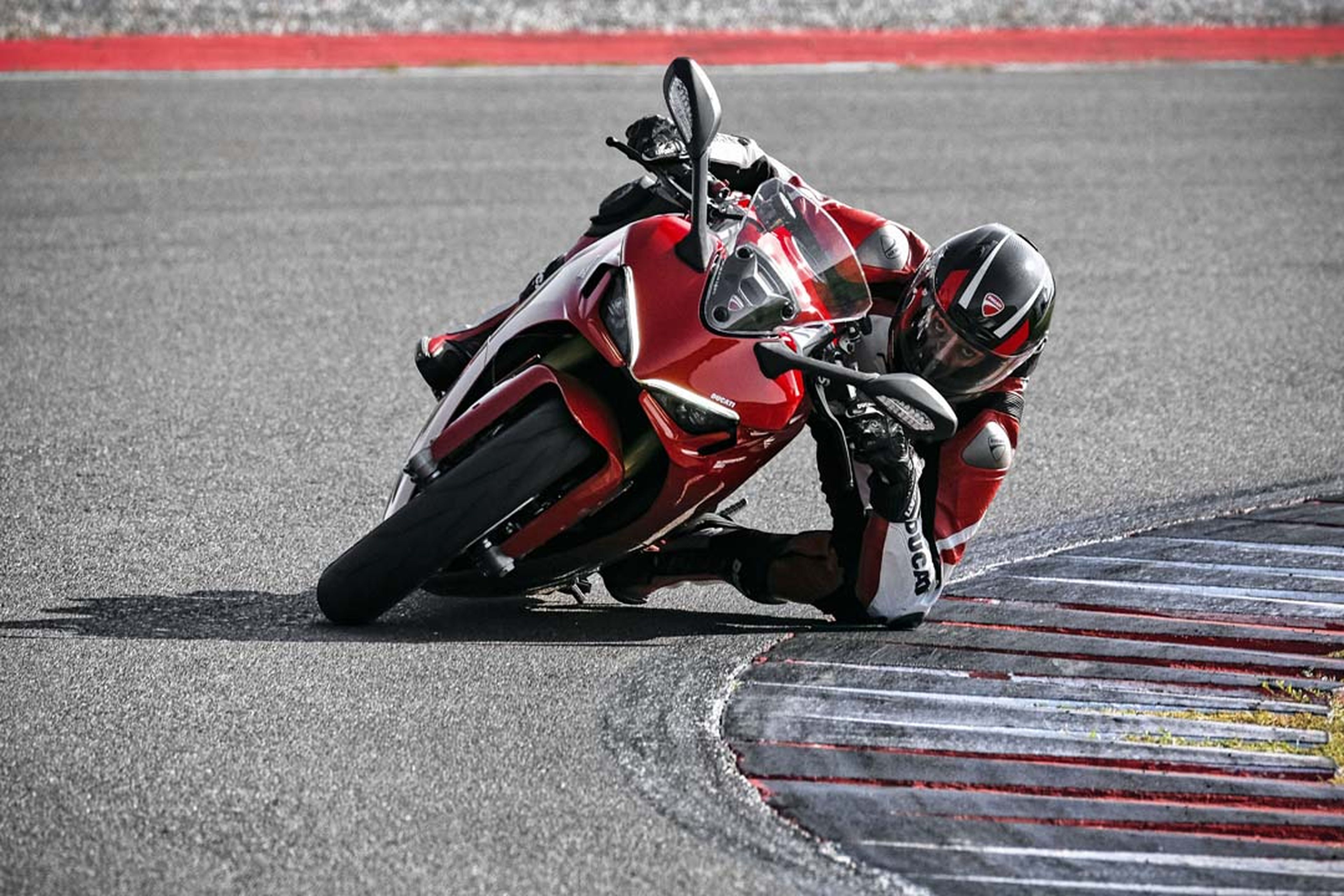 Nueva Ducati 950 Supersport 2021