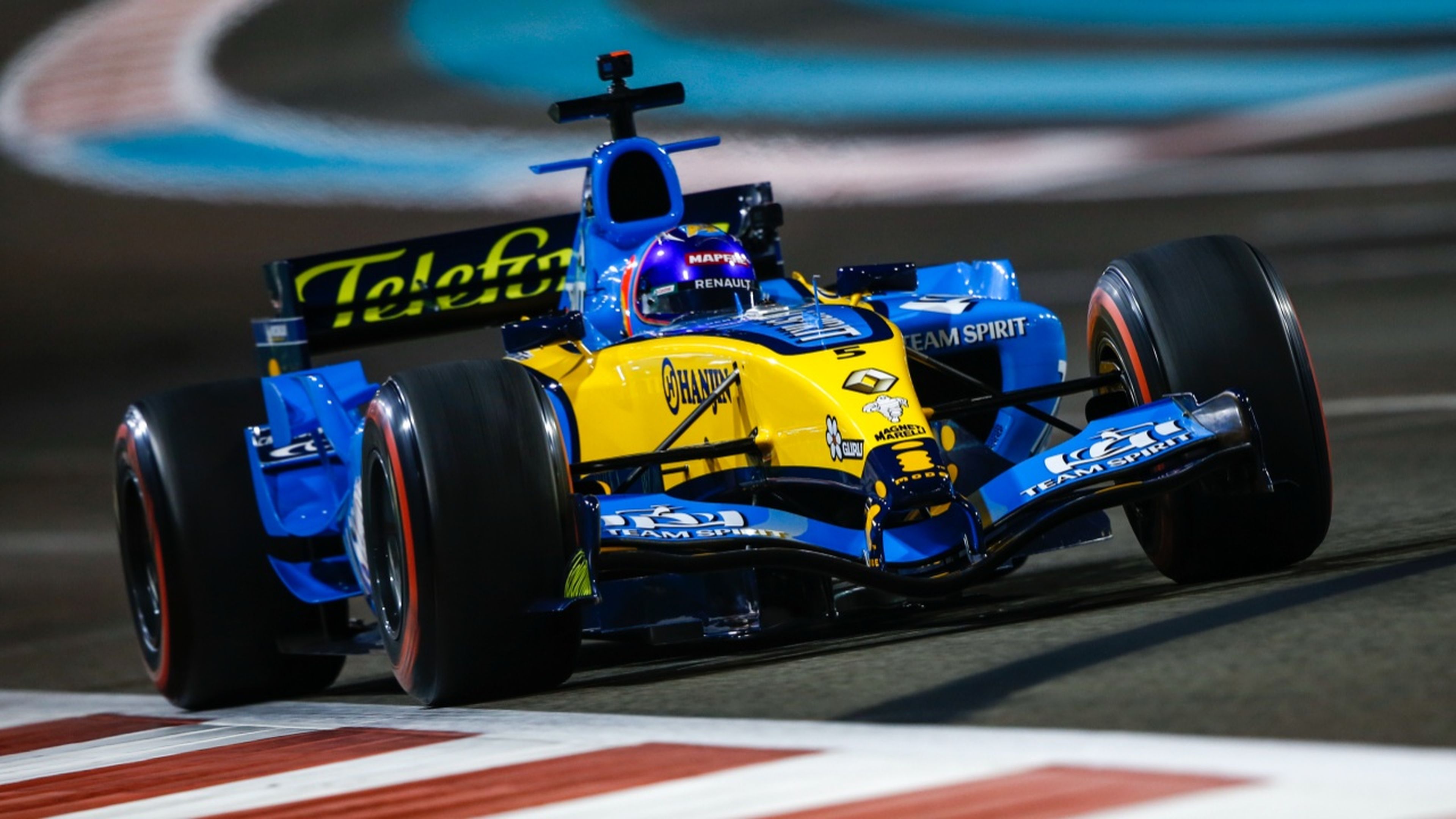 Alonso con el Renault R25