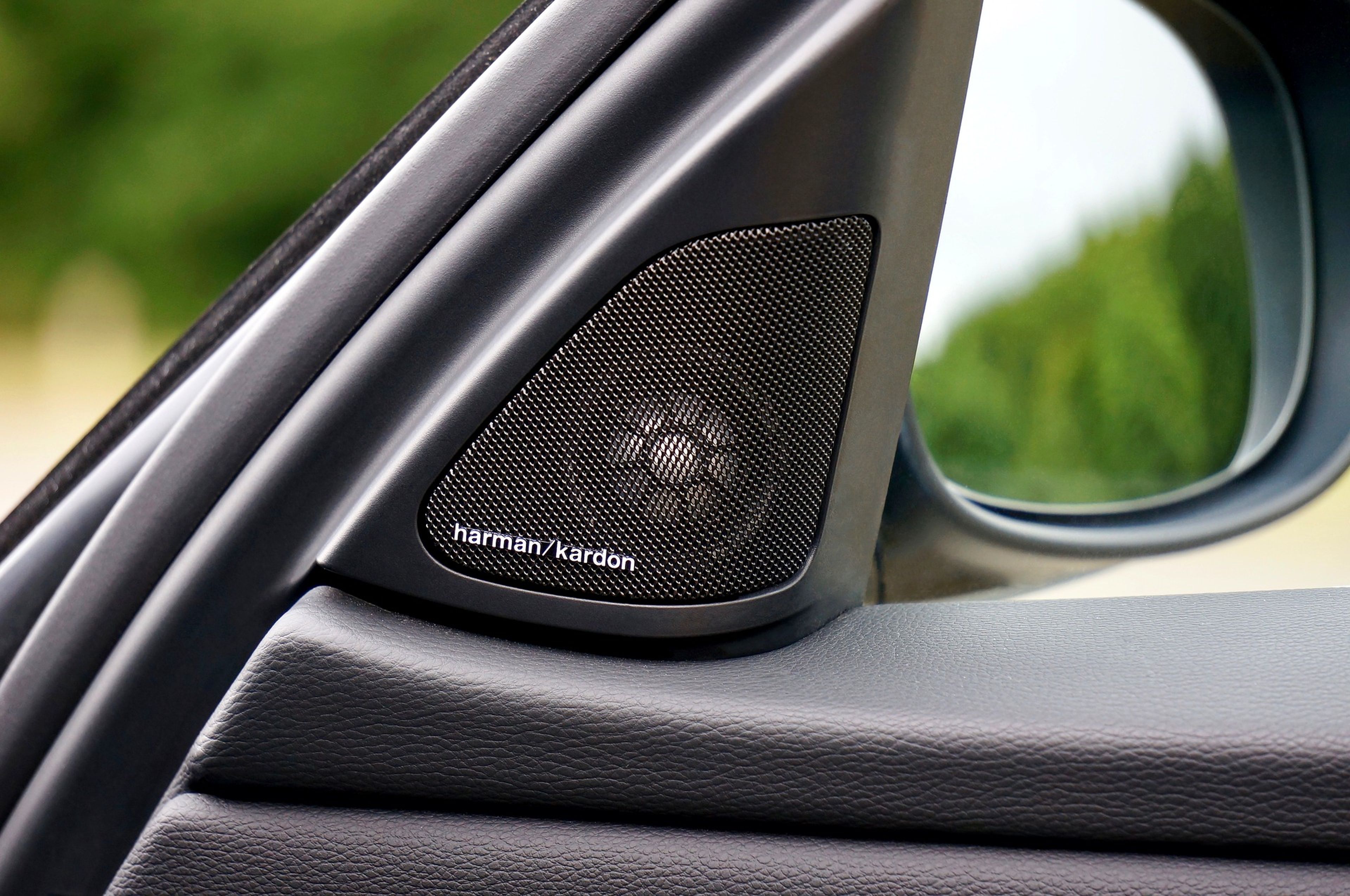 Sube el volumen del coche a un nuevo nivel con este equipamiento de sonido  y audio