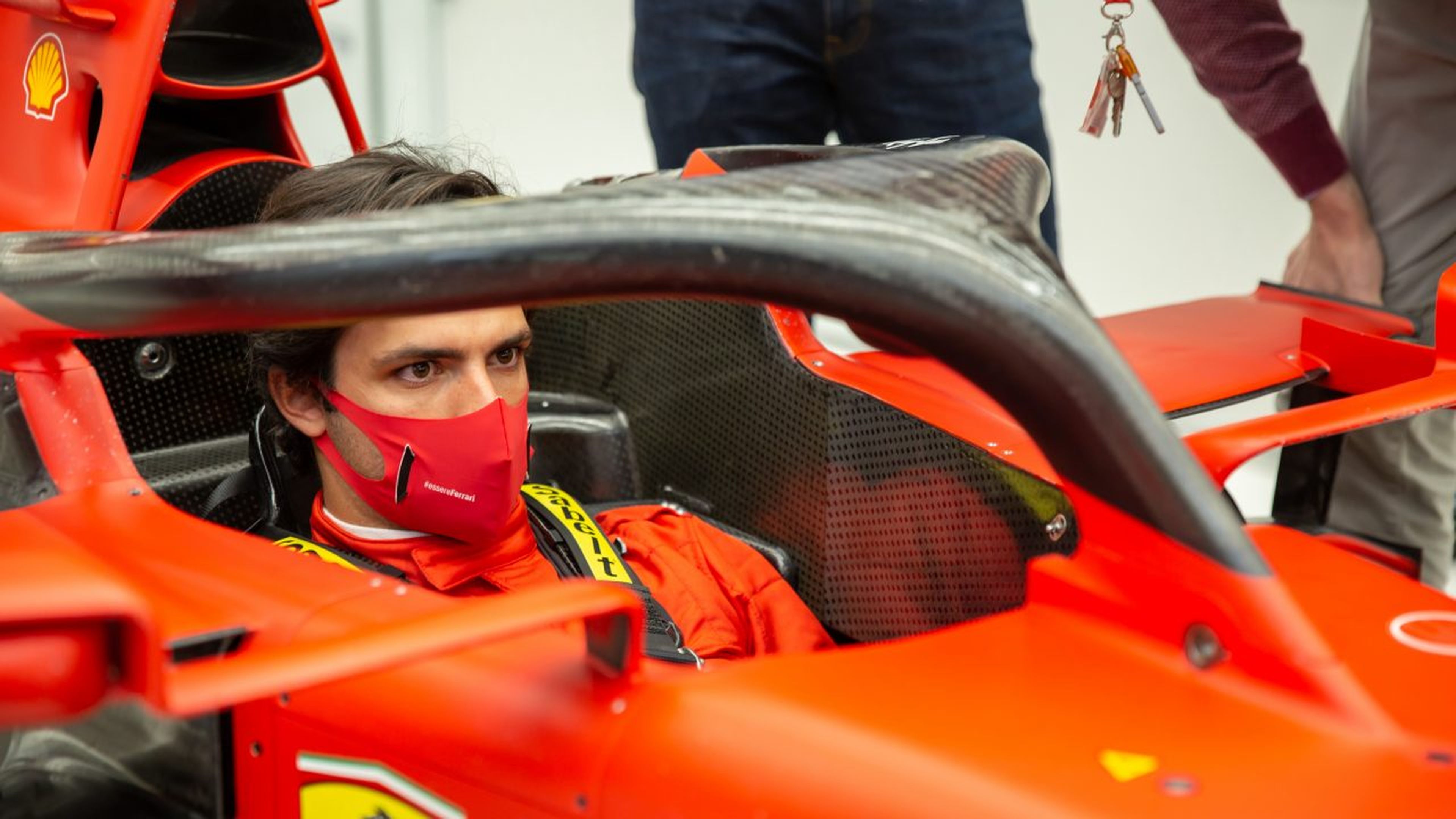 Carlos Sainz visita Ferrari