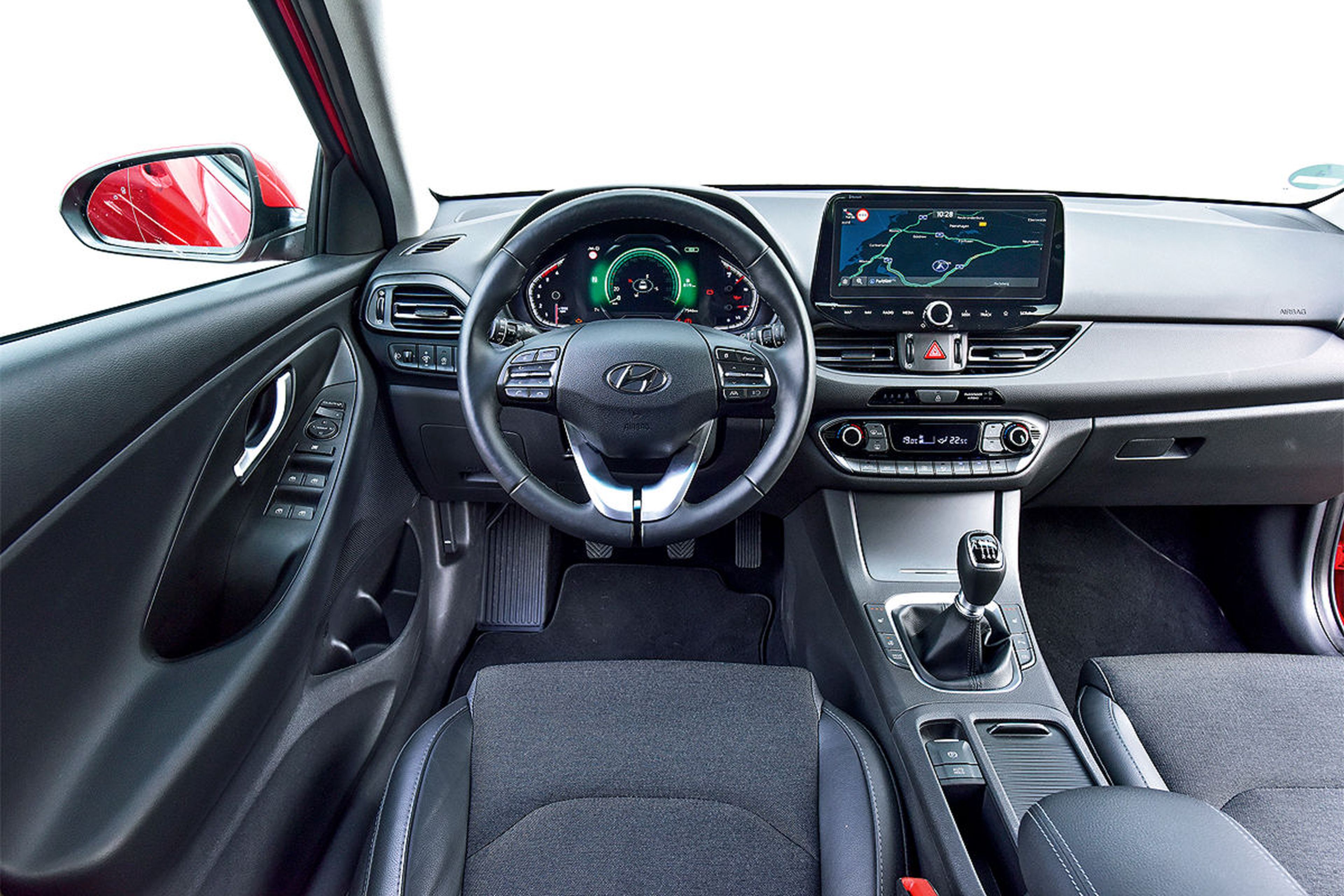 El cockpit del Hyundai tiene un manejo más intuitivo