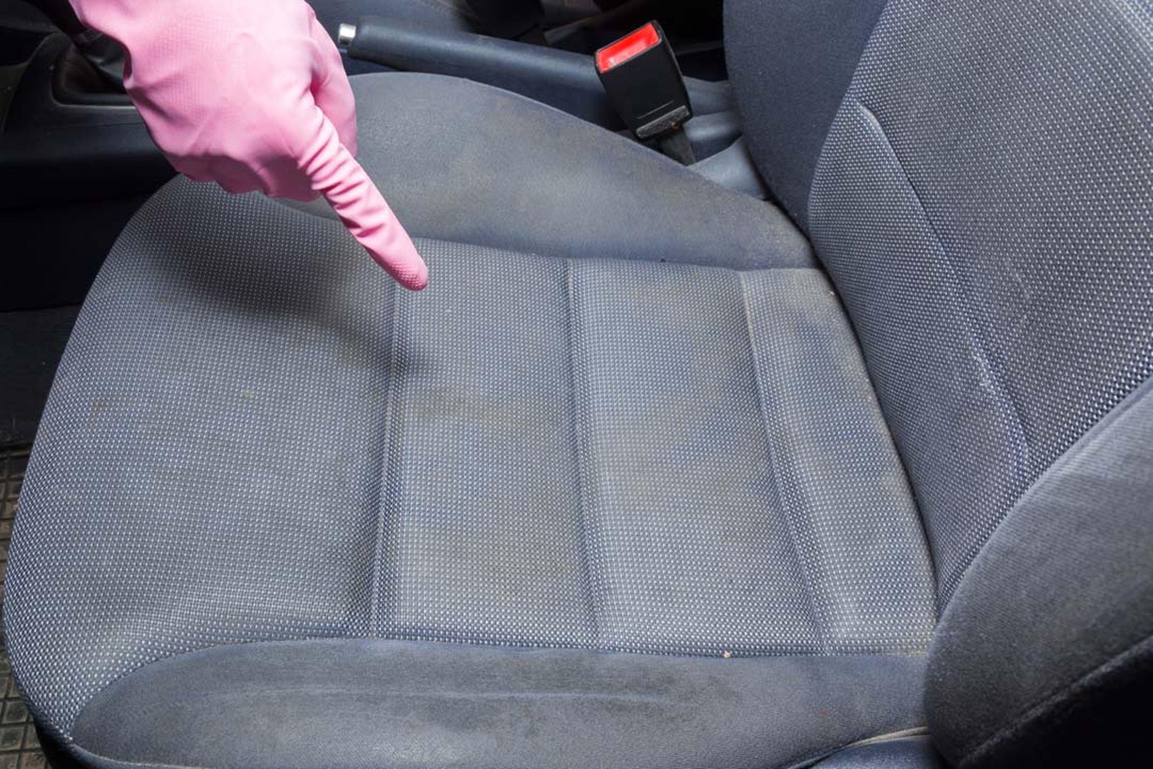 Cómo limpiar la tapicería del automóvil