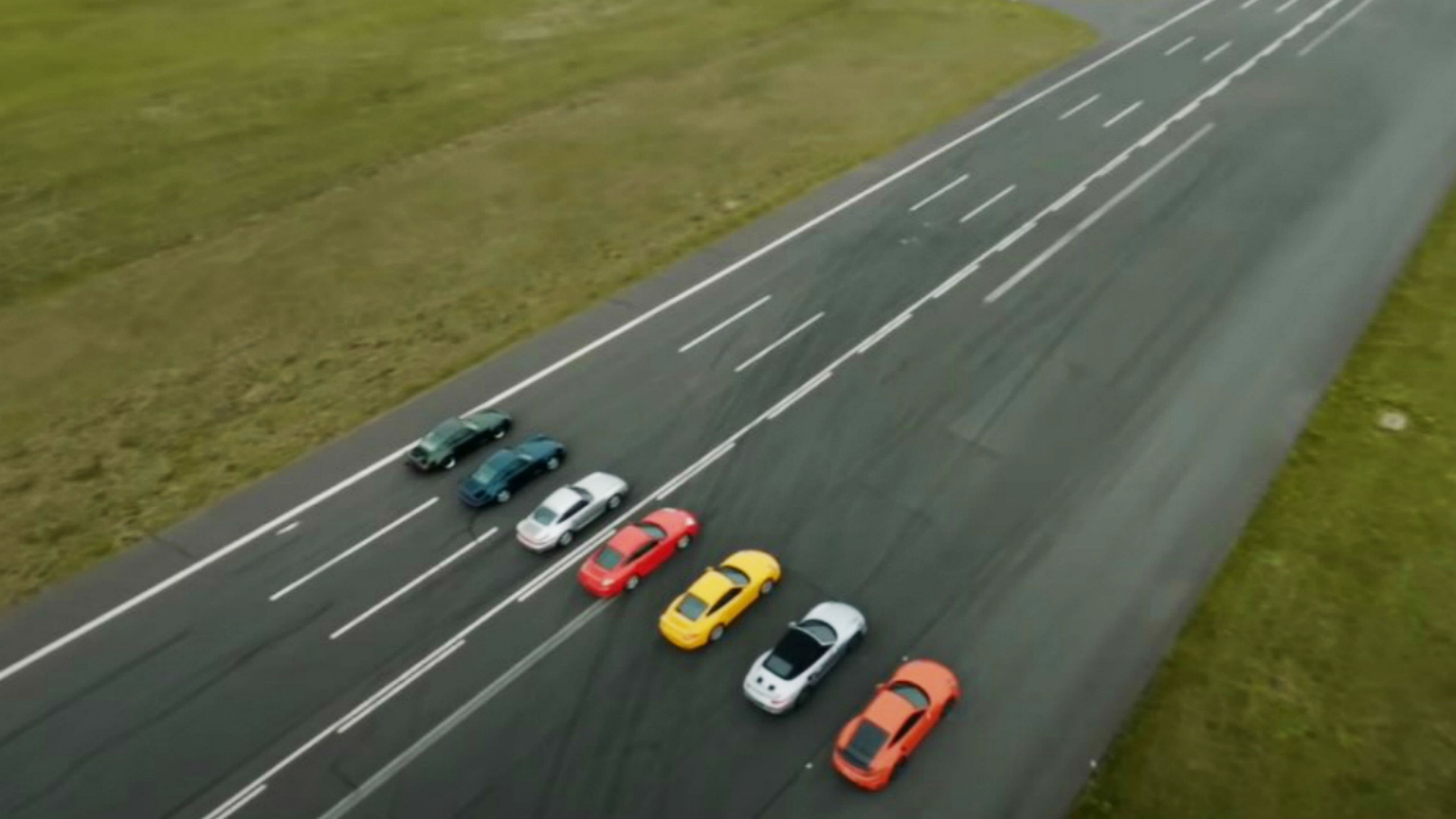 Vídeo: ¡siete versiones del Porsche 911 Turbo reunidas en una drag race!
