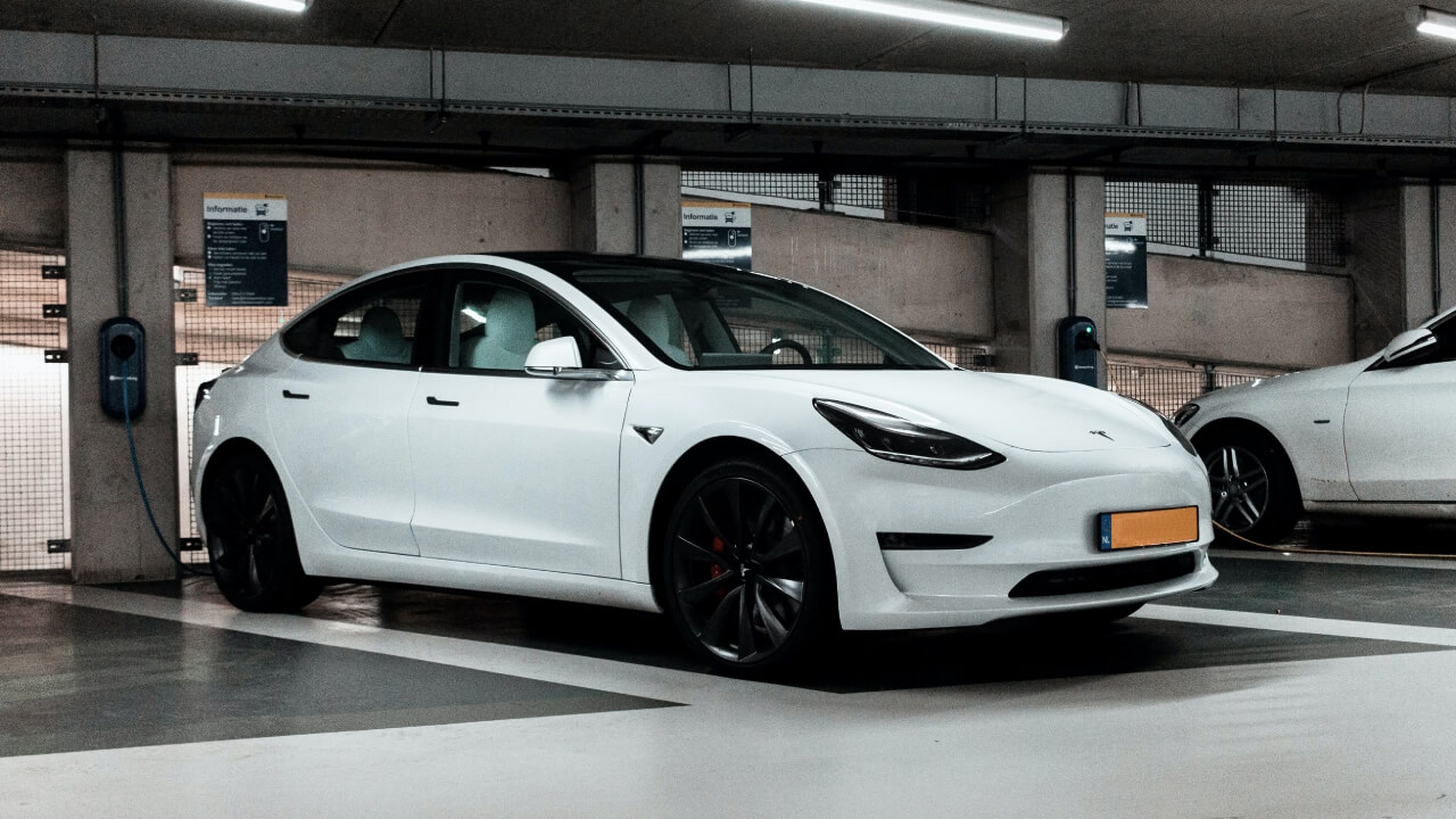 Alemania prohíbe los coches eléctricos en los aparcamientos subterráneos