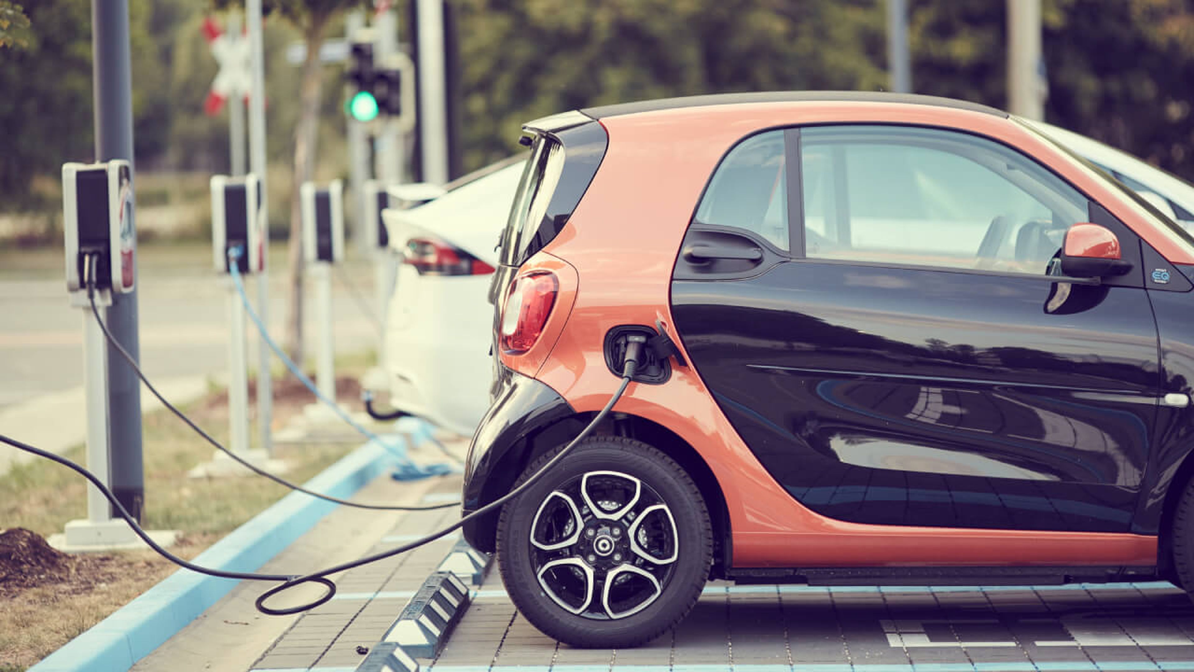 Francia ya ha regulado la conversión de los coches usados en eléctricos