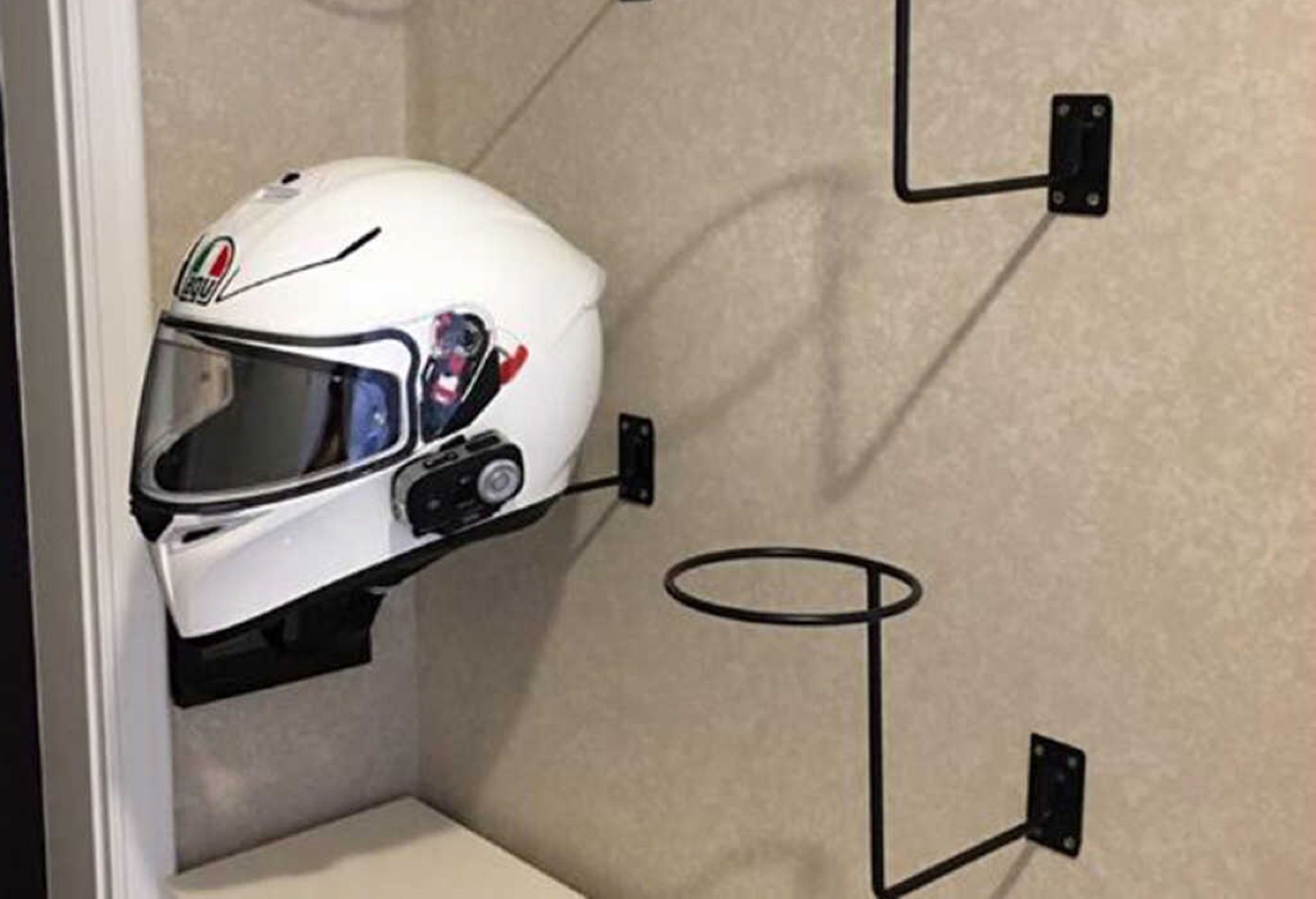 Tu casco siempre en su lugar apropiado con este soporte de casco para  instalar en la pared del garaje: solo 11,99€