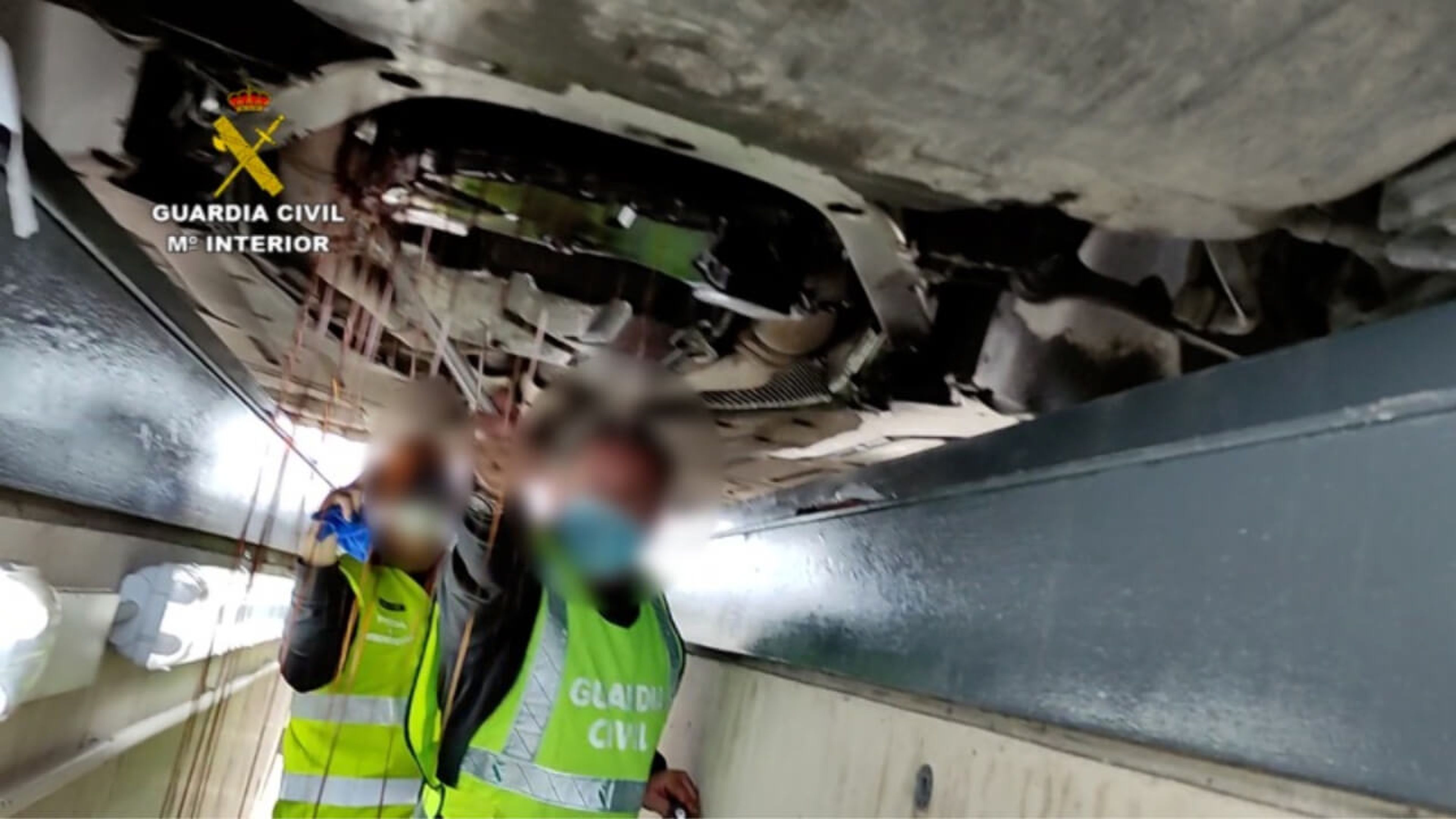 Así descubre la Guardia Civil dos kilos de droga en el interior del motor de un coche