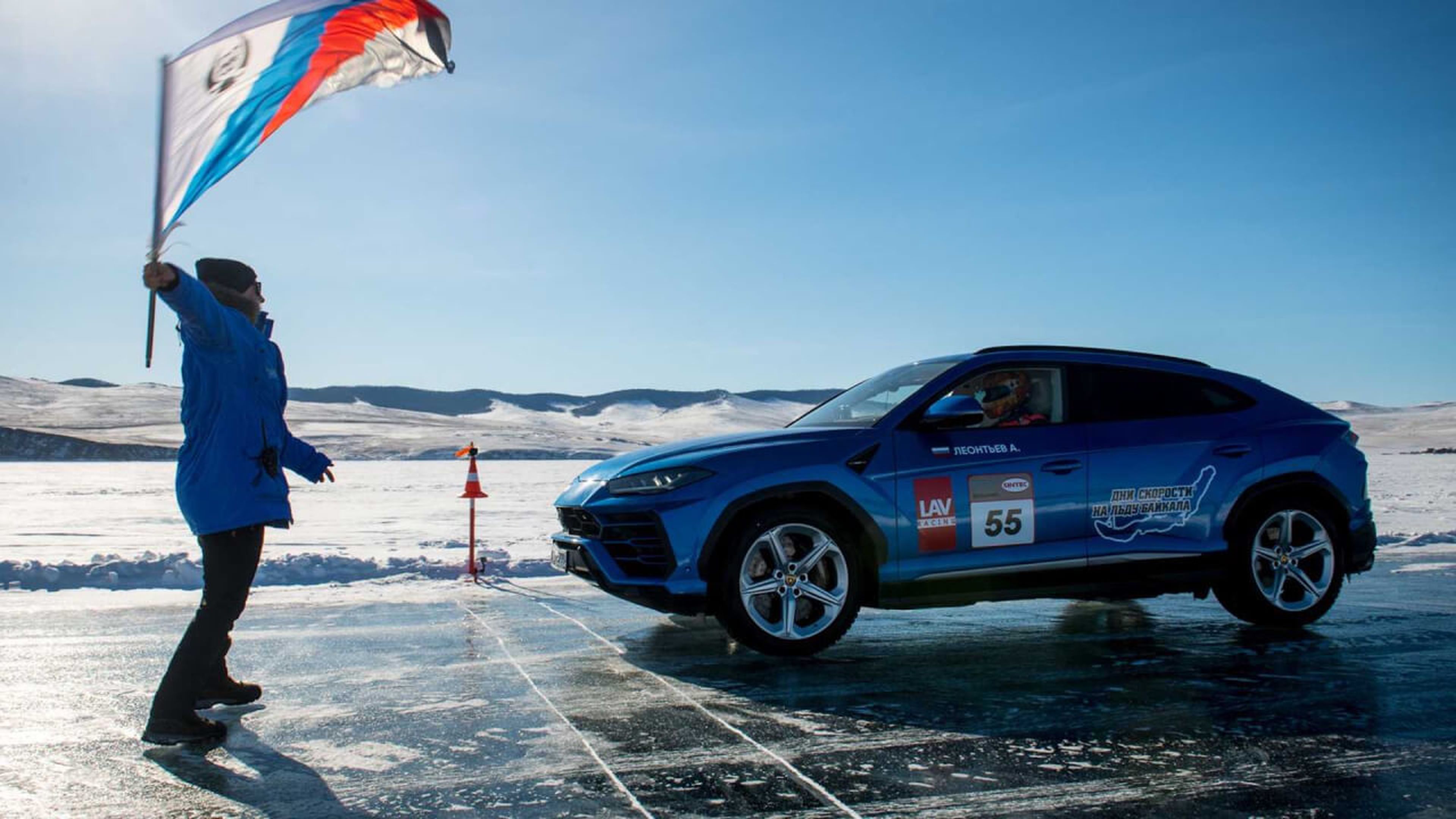 El Lamborghini Urus bate un récord de velocidad… ¡sobre el hielo!