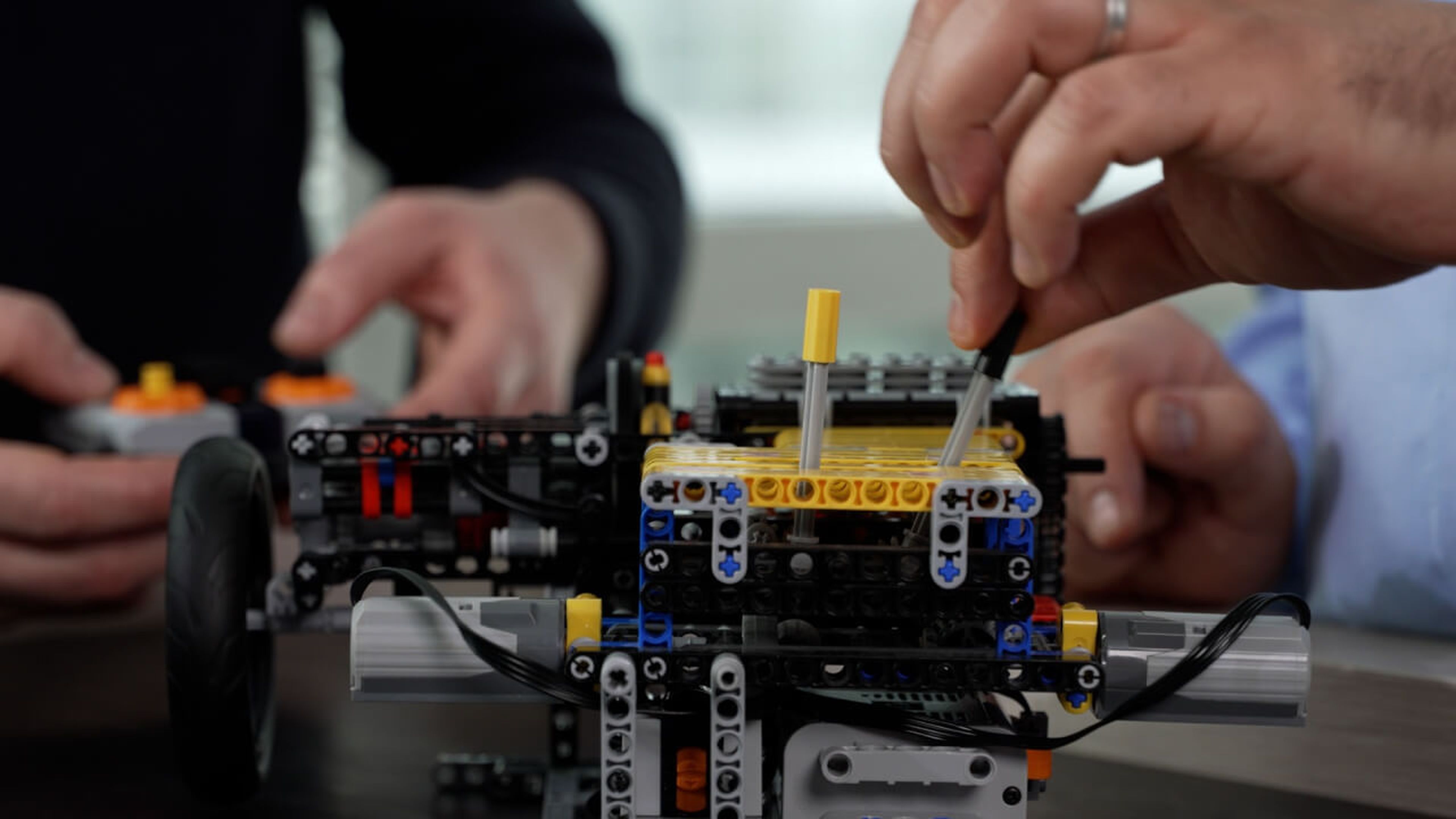 Los ingenieros de Renault utilizaron Lego para diseñar el motor híbrido E-Tech