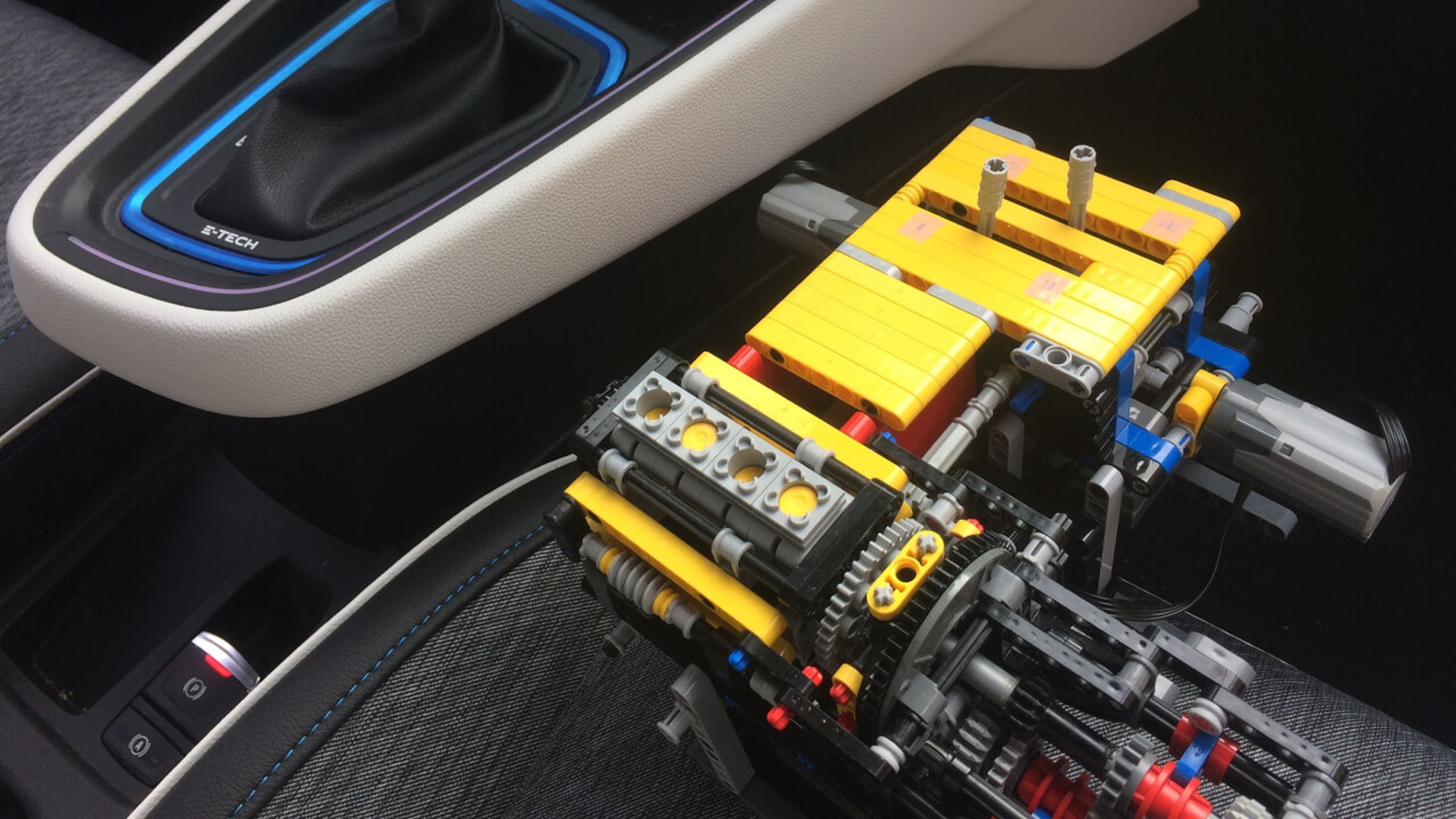 Los ingenieros de Renault utilizaron Lego para diseñar el motor híbrido E-Tech