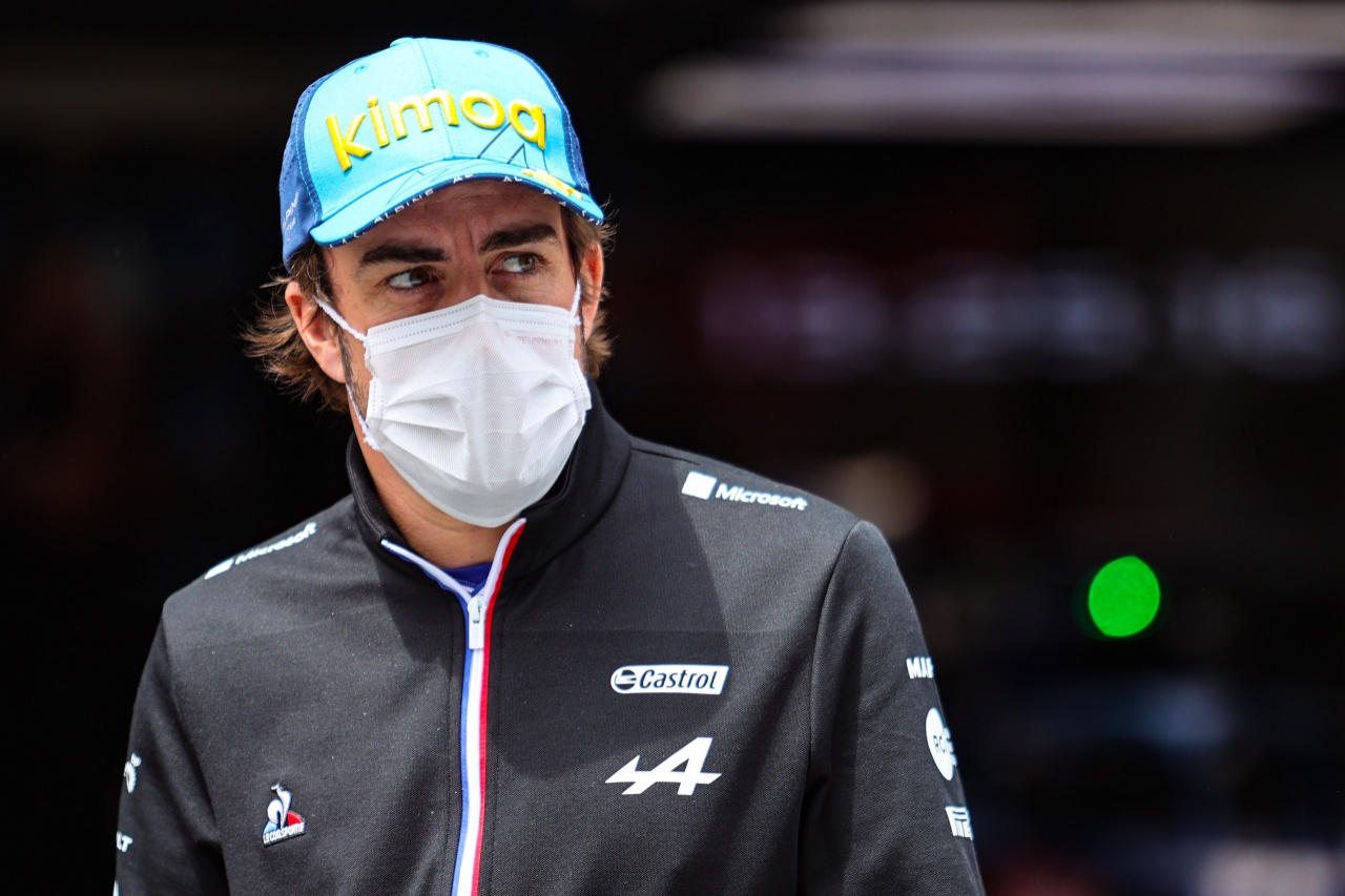 La gorra oficial Kimoa de Fernando Alonso del GP de España de oferta en  Prime Day por solo 29 euros