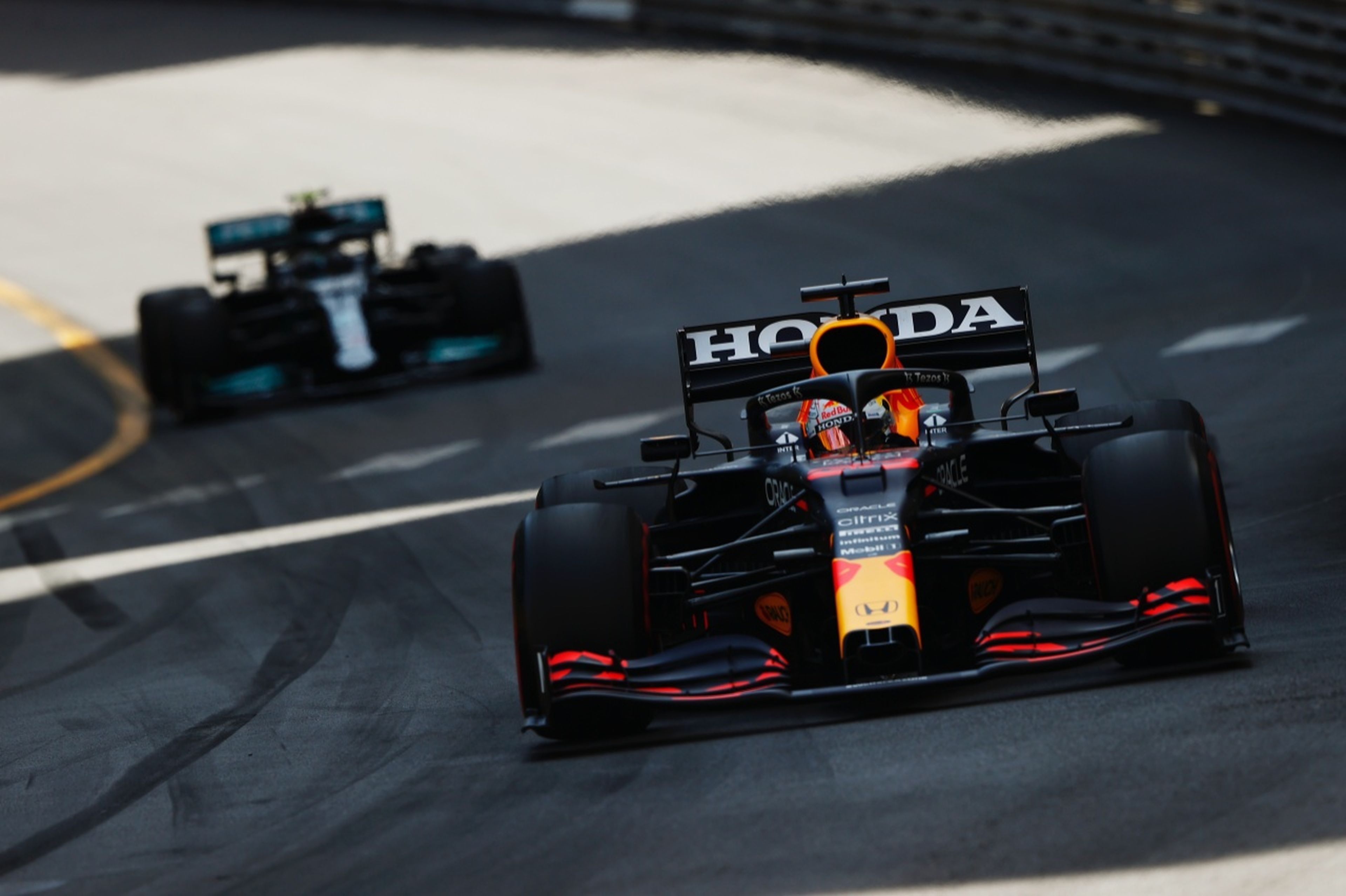 Verstappen y Bottas en el GP de Mónaco