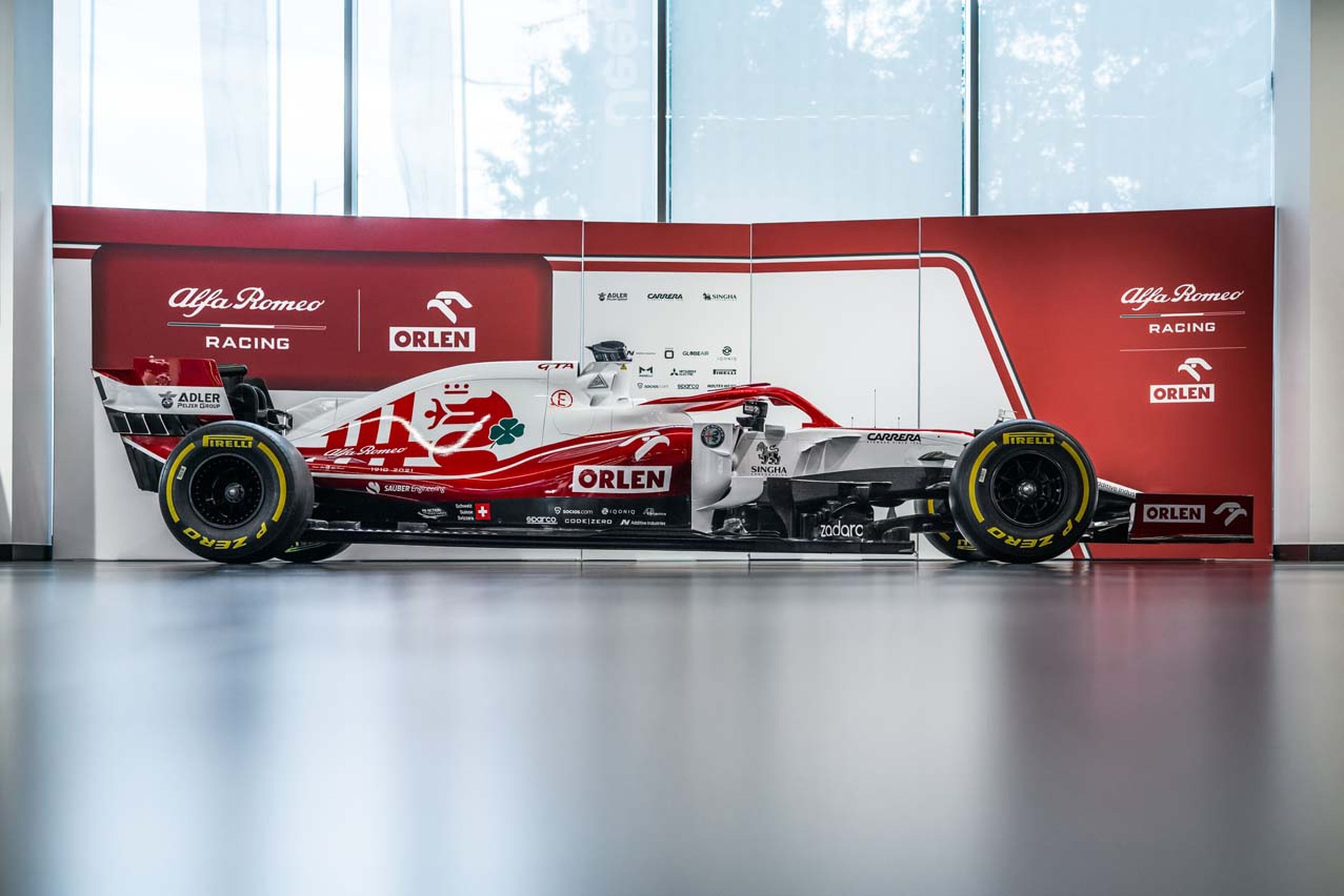 Monoplaza de F1 (también, con el motor trasero) de Alfa Romeo en 2021