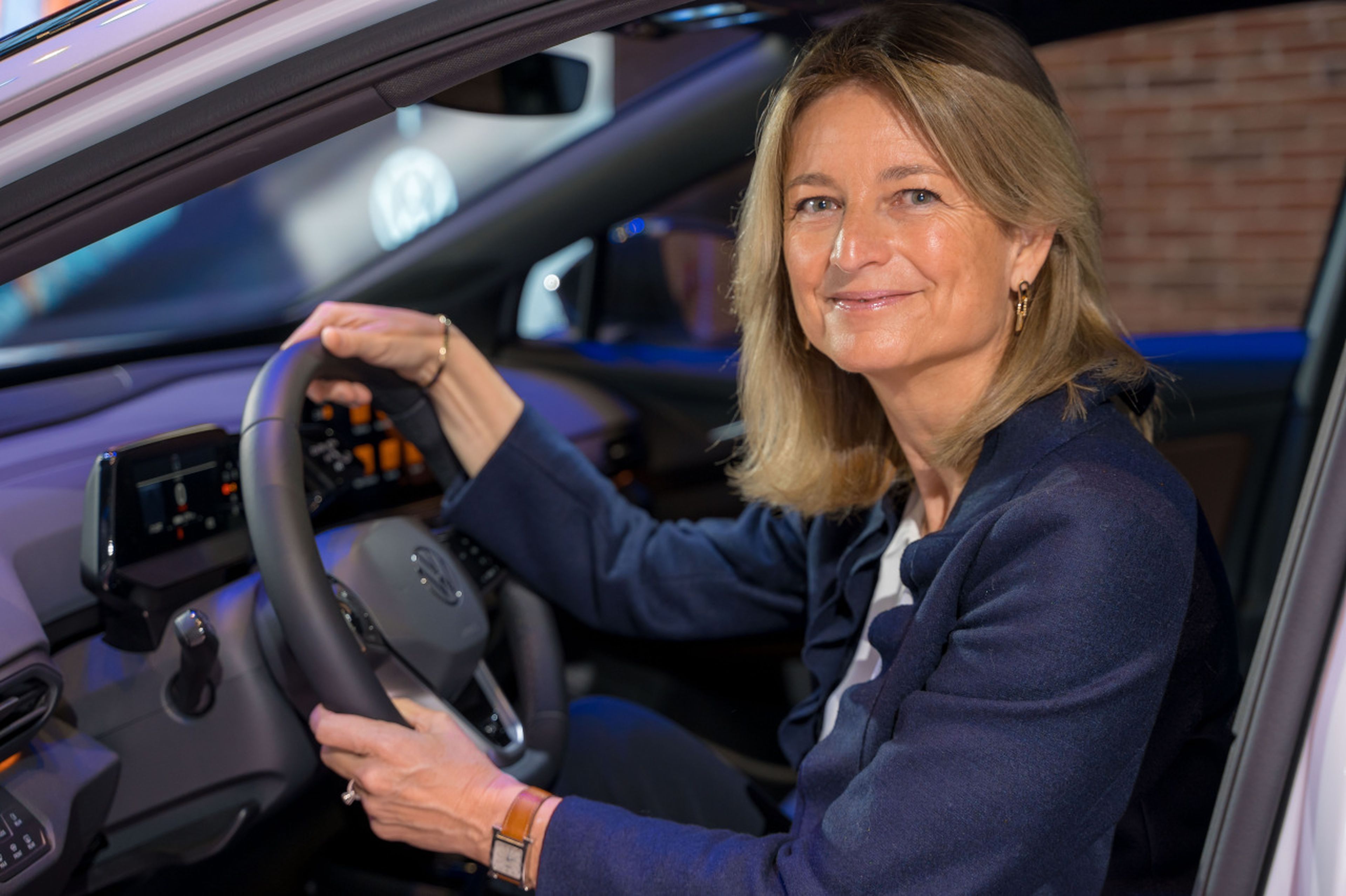 Laura Ros conduce la marca Volkswagen en España