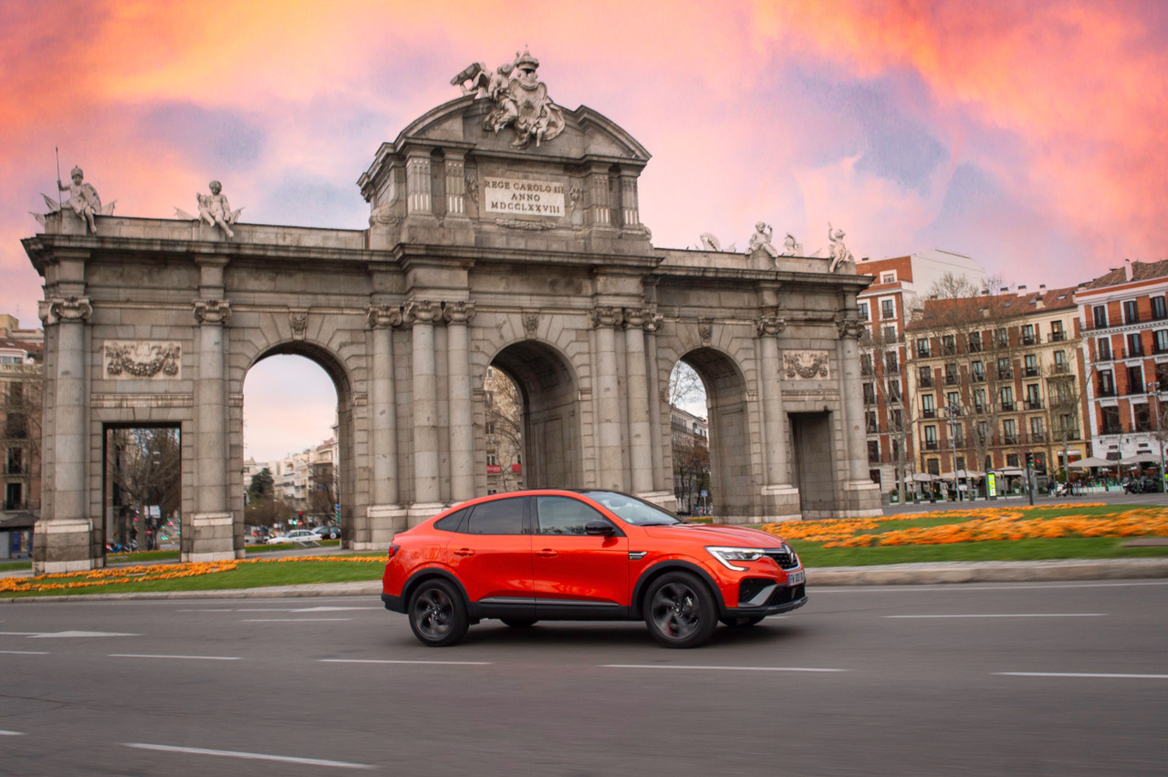El Renault Arkana llega a España: un SUV coupé híbrido y etiqueta