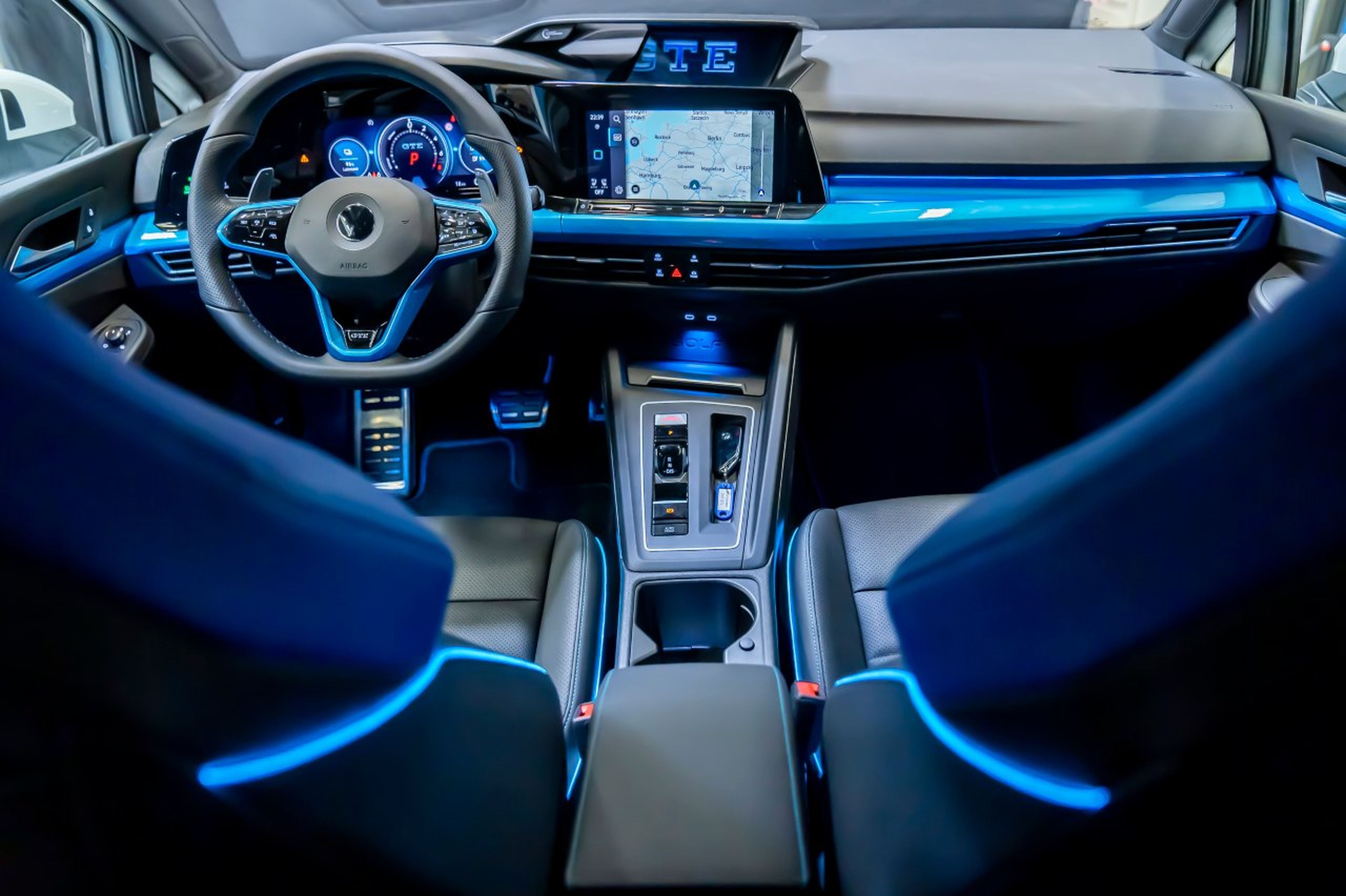 Volkswagen Golf GTE Skylight interior