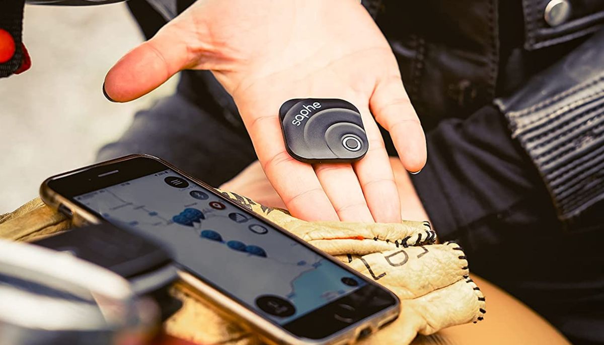 Evita los radares y las multas cuando vas en moto con este avisador que se ubica en el casco Evita los radares y las multas cuando vas en moto con este avisador que se ubica en el casco