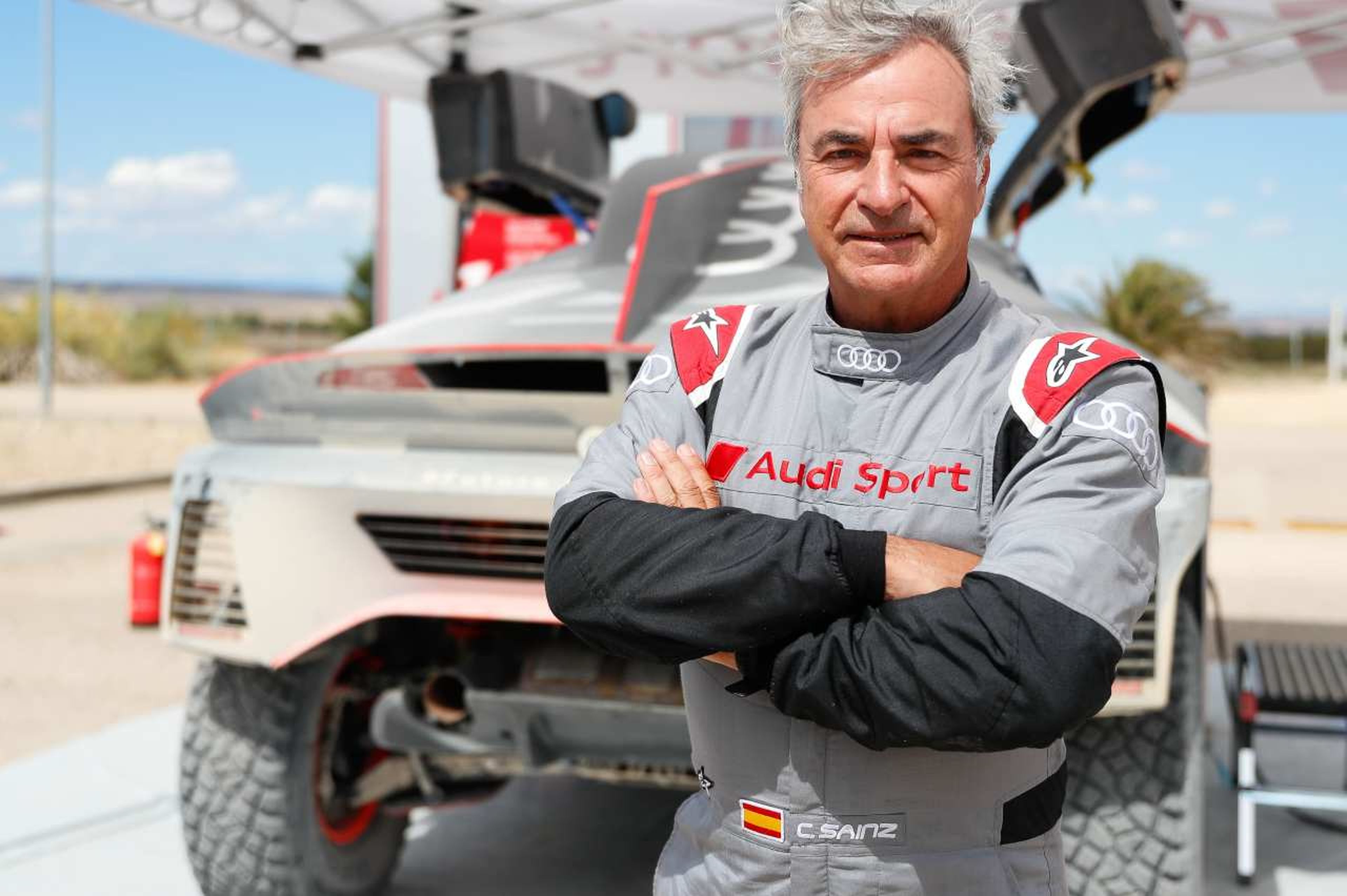 Carlos Sainz y el Audi del Dakar 2022