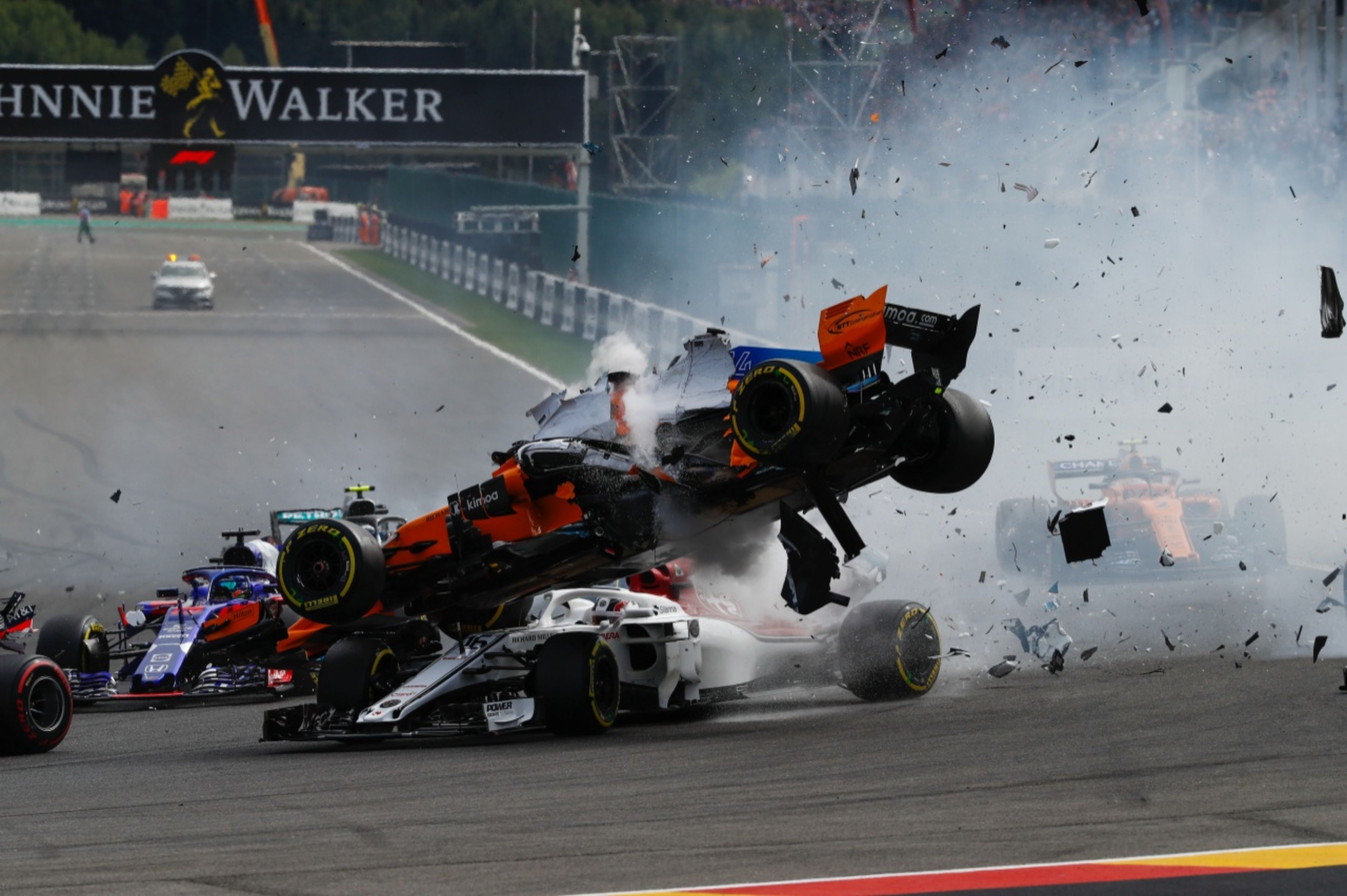Accidente de Leclerc y Alonso en Spa 2018