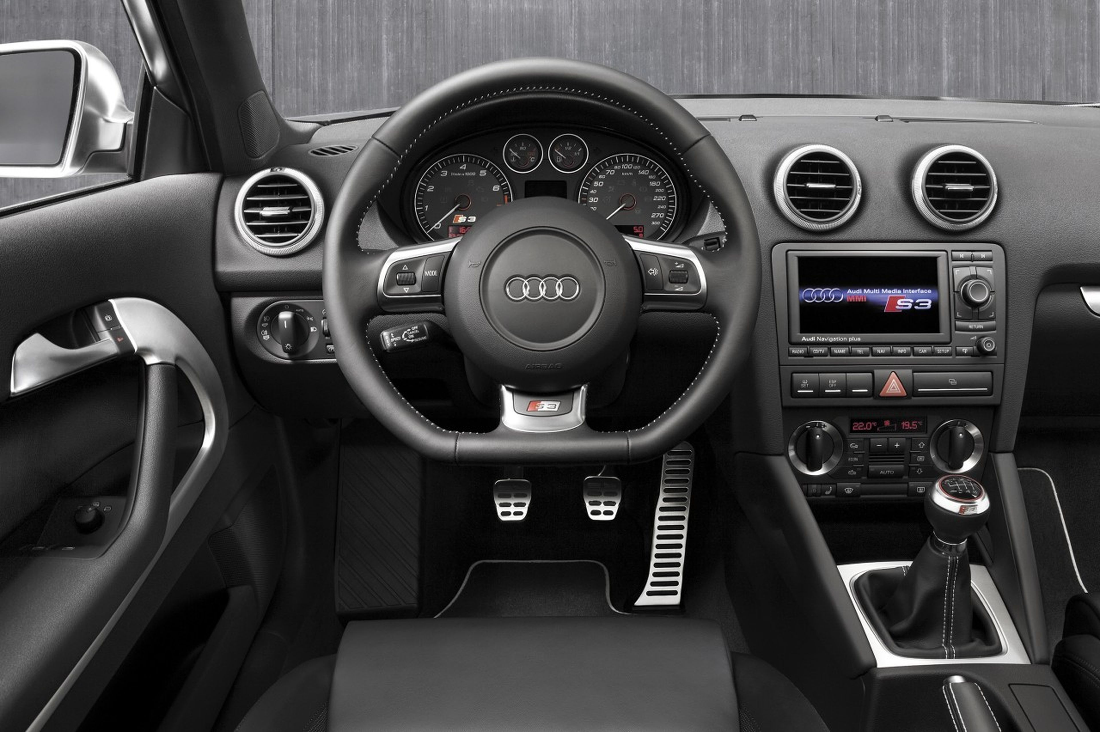Audi vuelve a los salpicaderos tradicionales