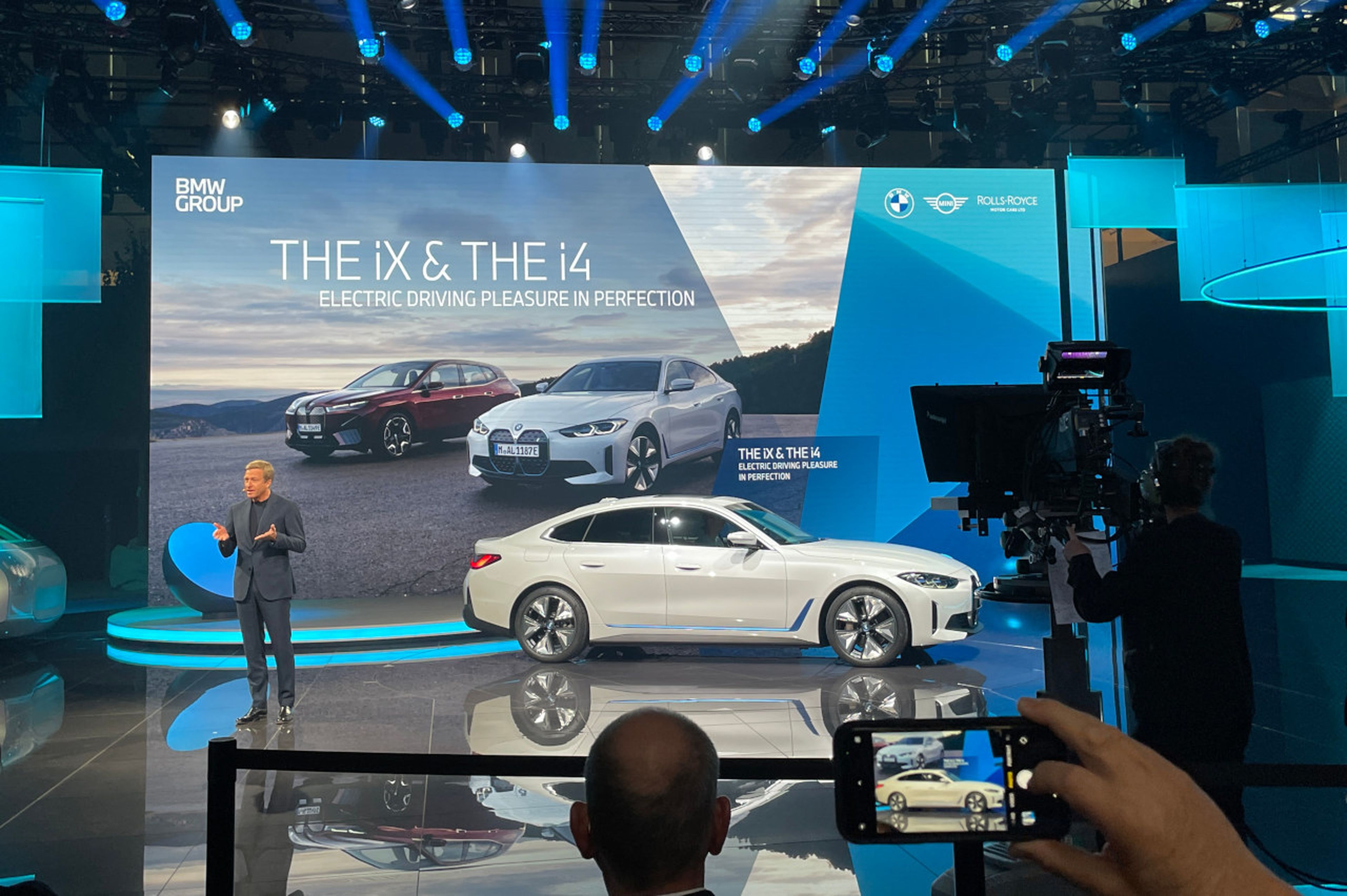 Oliver Zipse, CEO de BMW Group, presenta el nuevo i4.