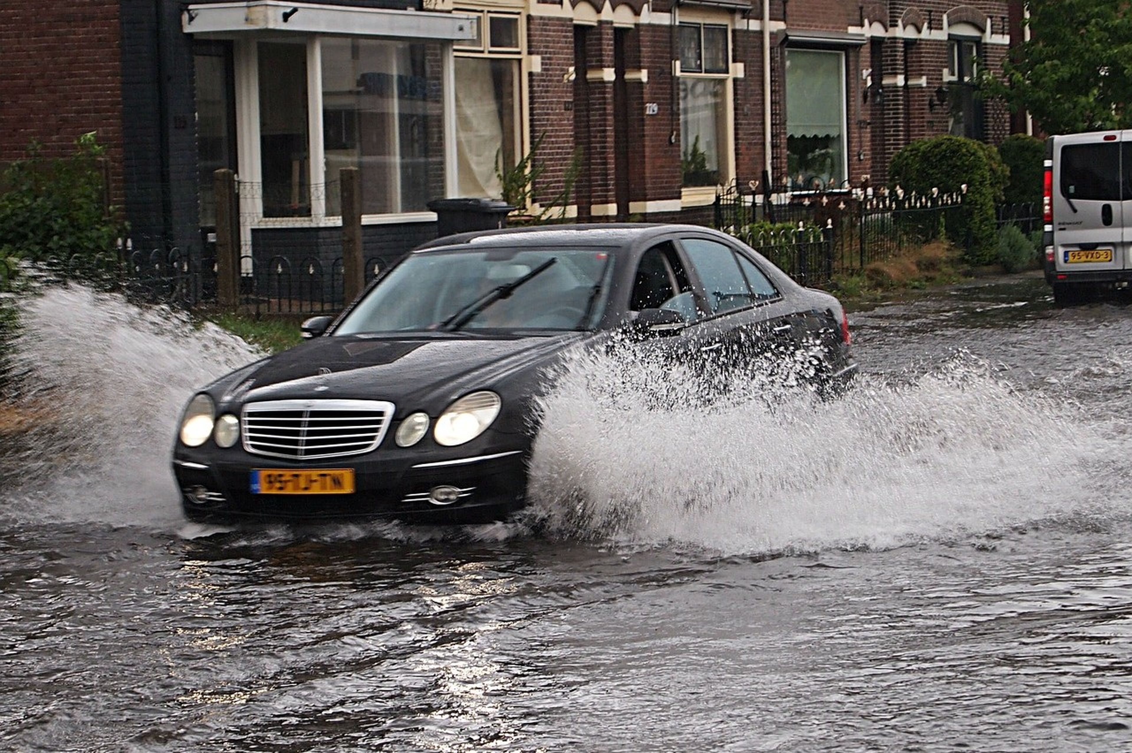 La DGT avisa de lo que debes hacer al volante en caso de riada