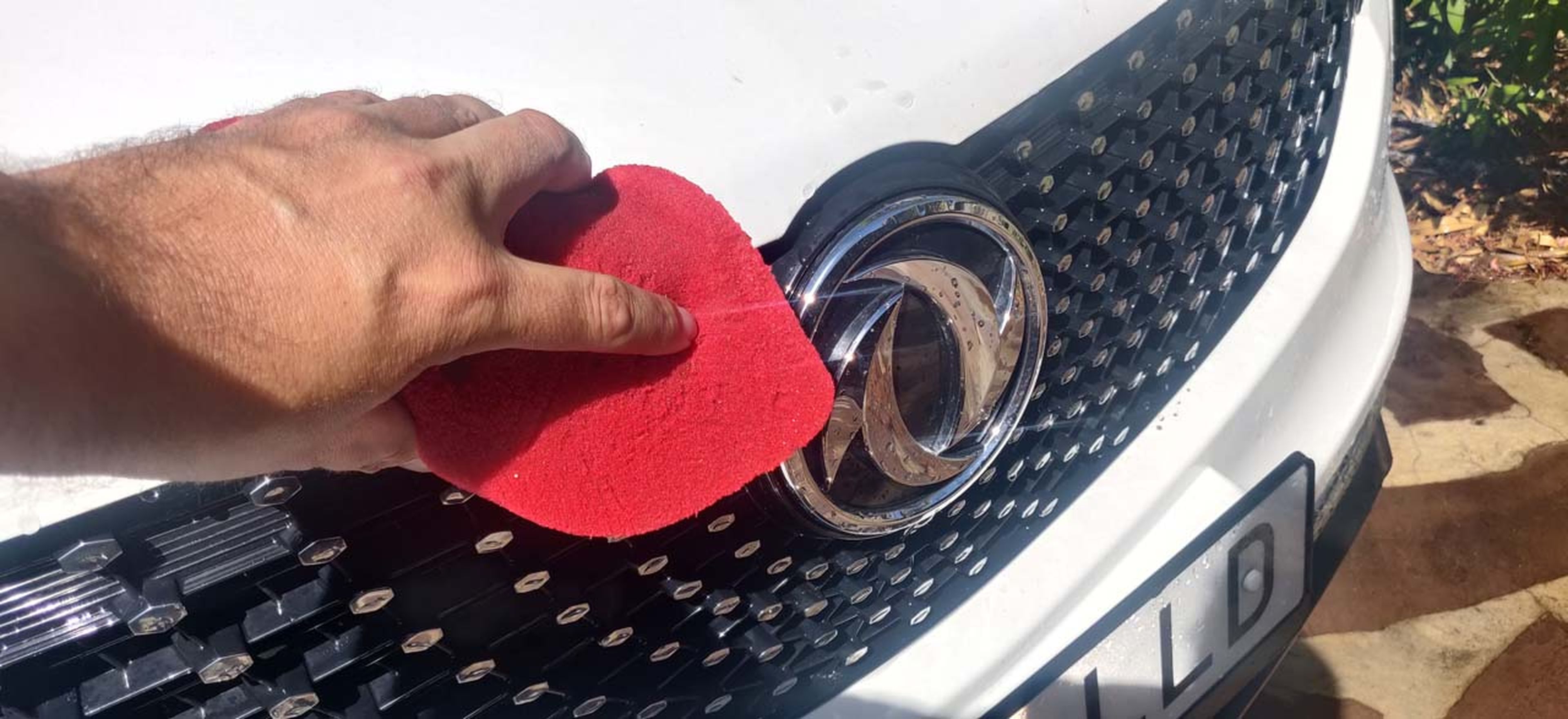 Cómo limpiar el coche a la vuelta de vacaciones - Todos los secretos que  cuidan de tu coche. El blog de Midas