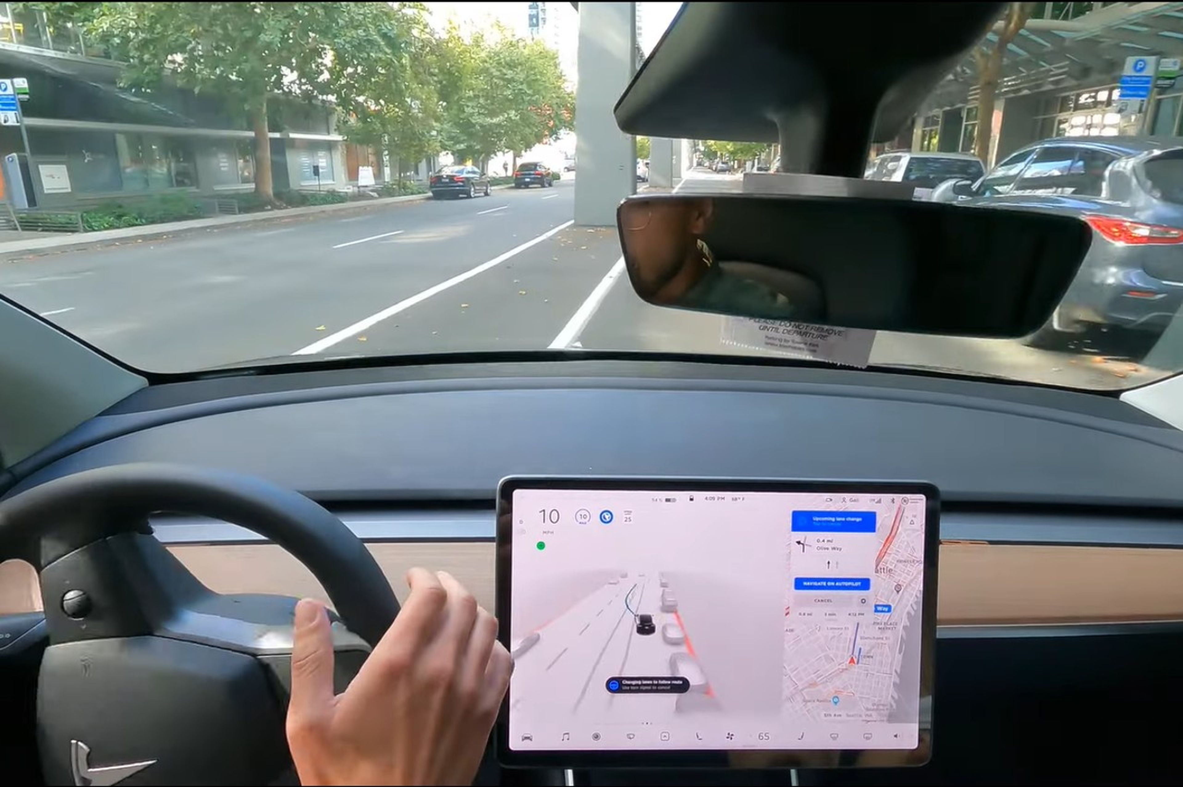 VÍDEO: cuando la conducción autónoma de Tesla da miedo