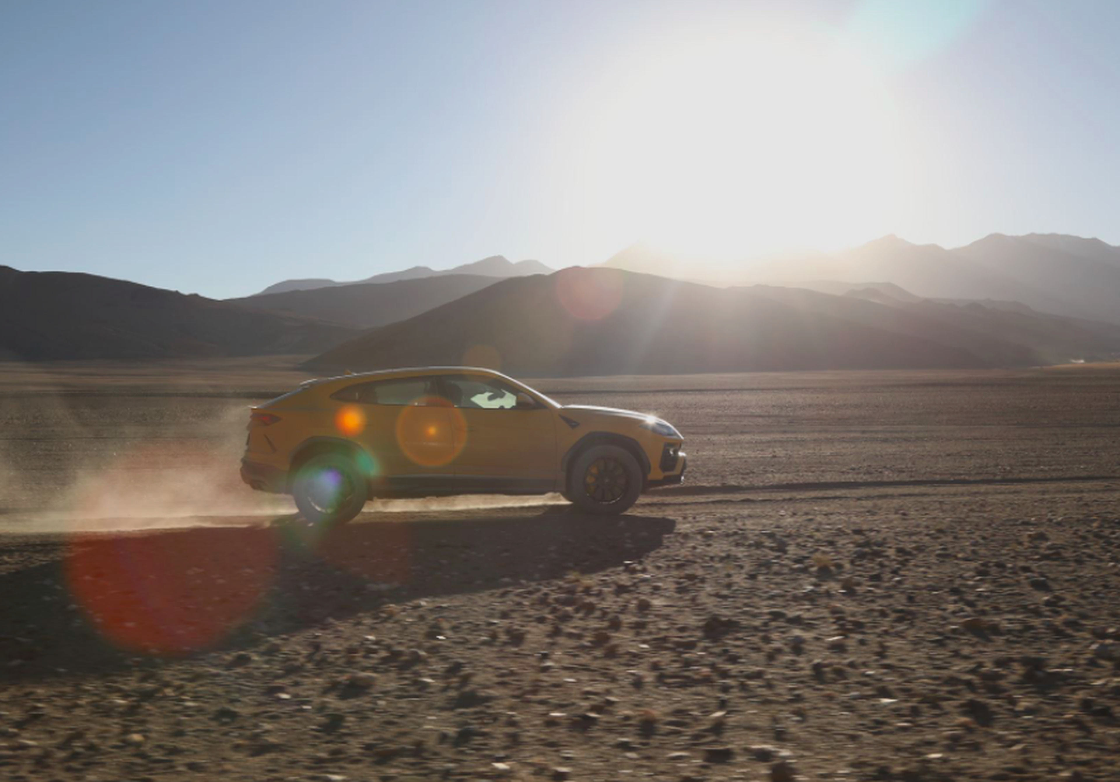 Lamborghini Urus en la carretera más alta del mundo