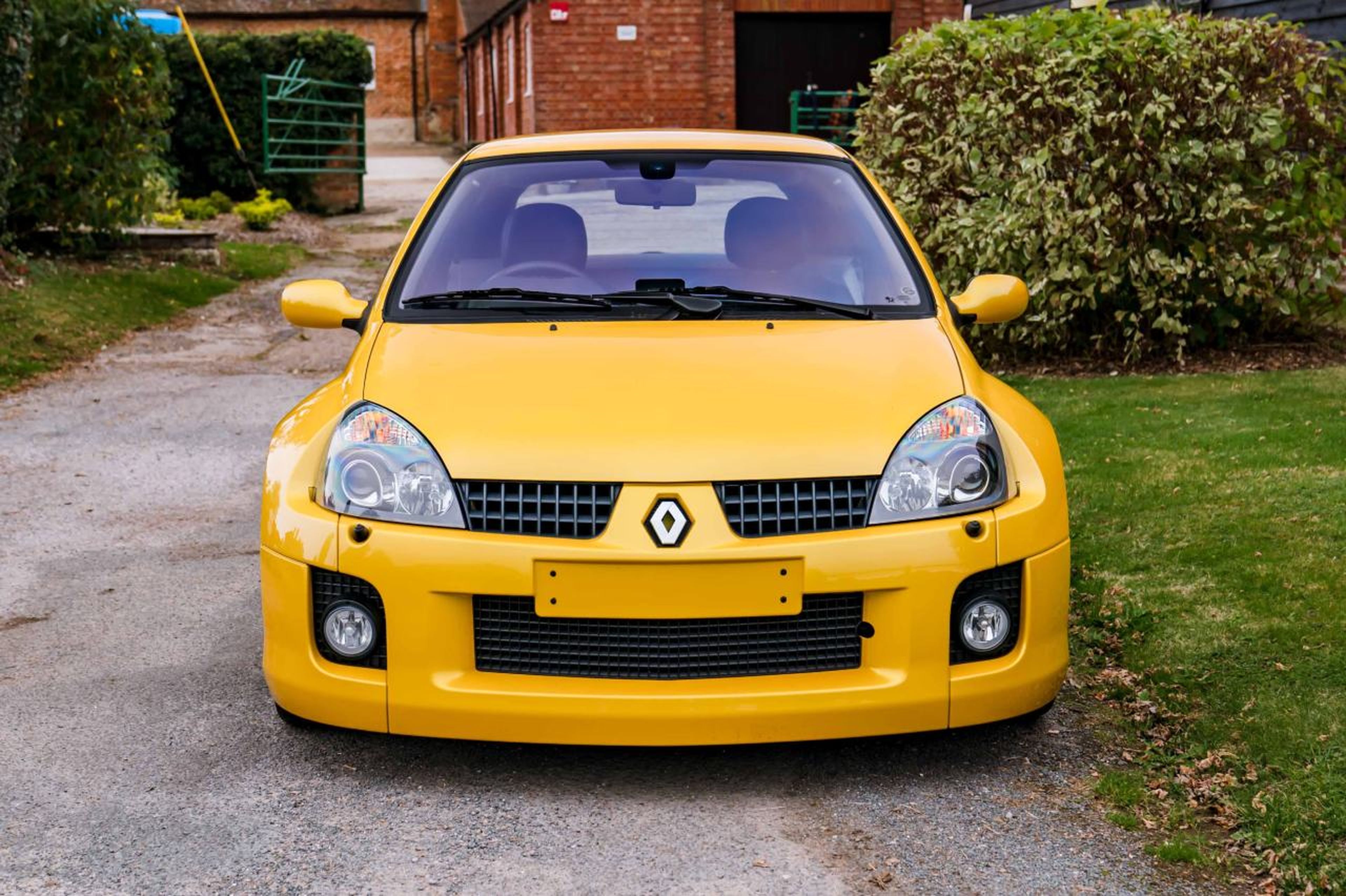 La increíble historia del Renault Clio V6