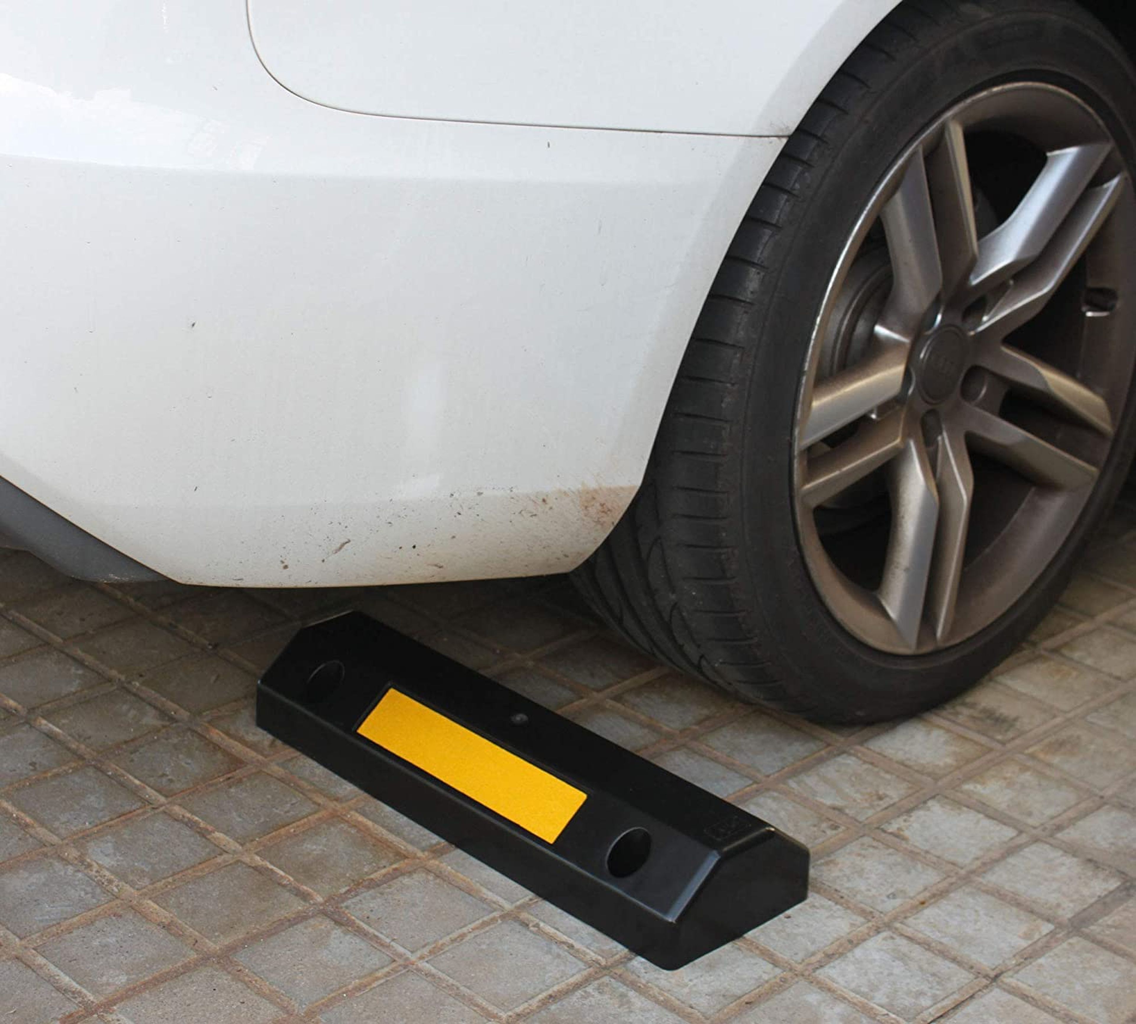Protector parking, evita golpes en tu coche al aparcar - Blog de bricolaje  y material industrial - Miarco