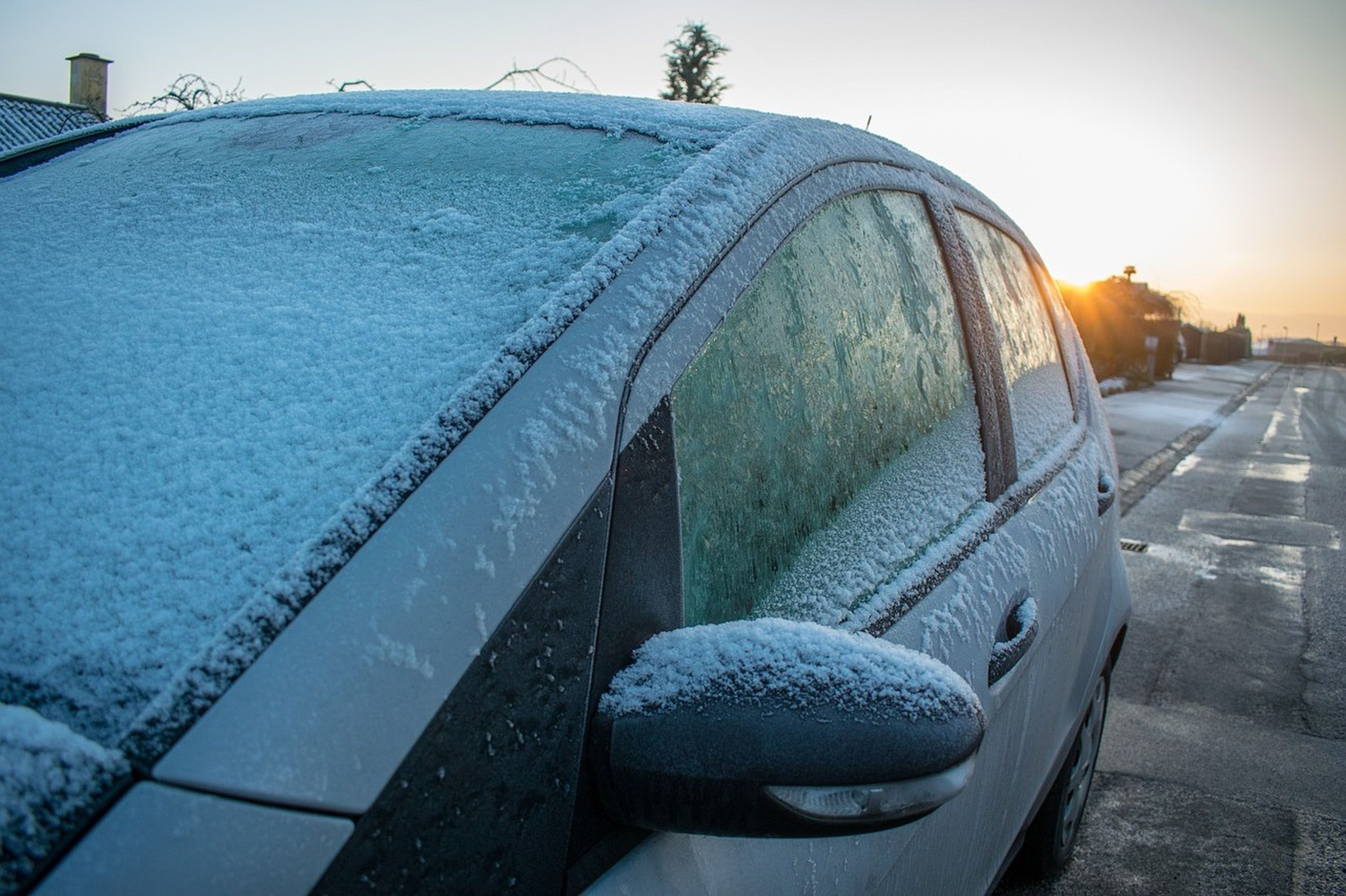 5 trucos definitivos para quitar el hielo del coche