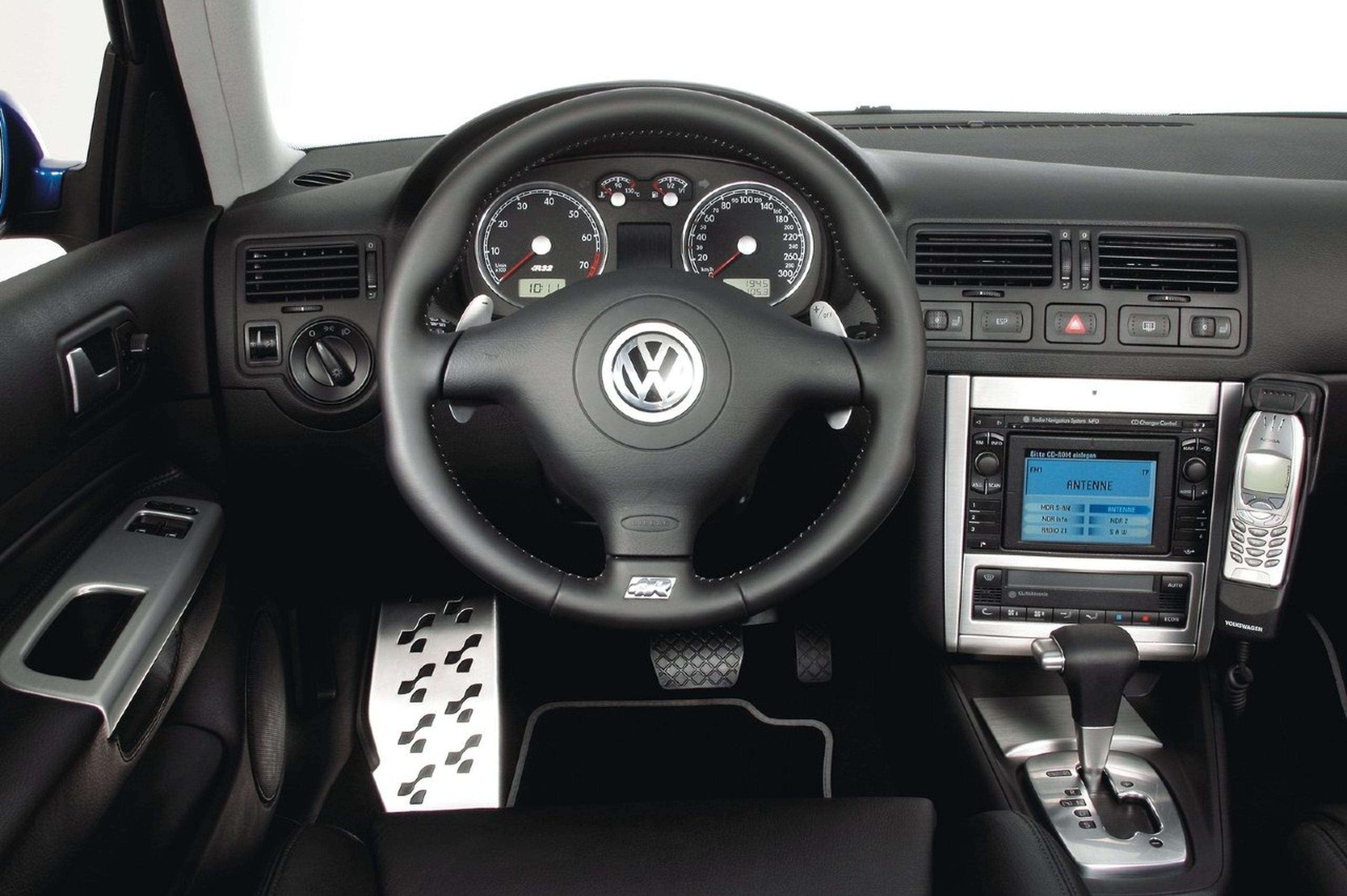 El interior del Golf R32 era lujoso y muy tecnológico.