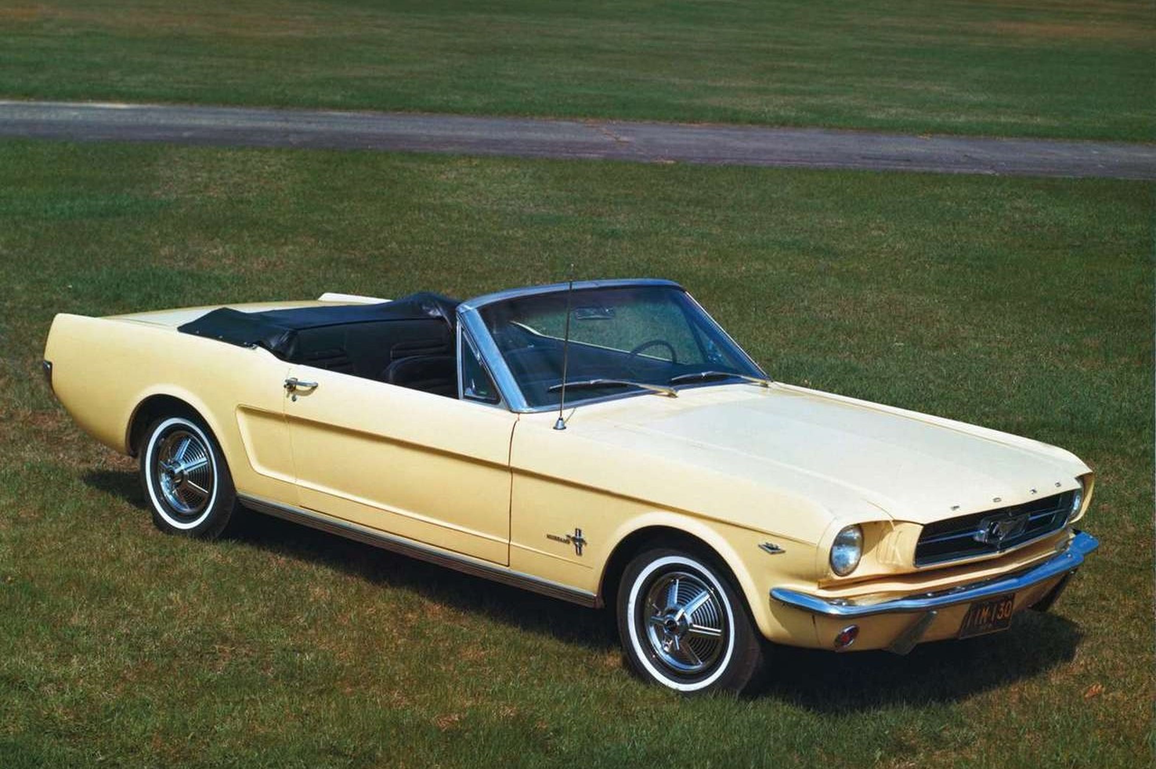 Hubo dos prototipos del Mustang, con cuatro puertas y ranchera