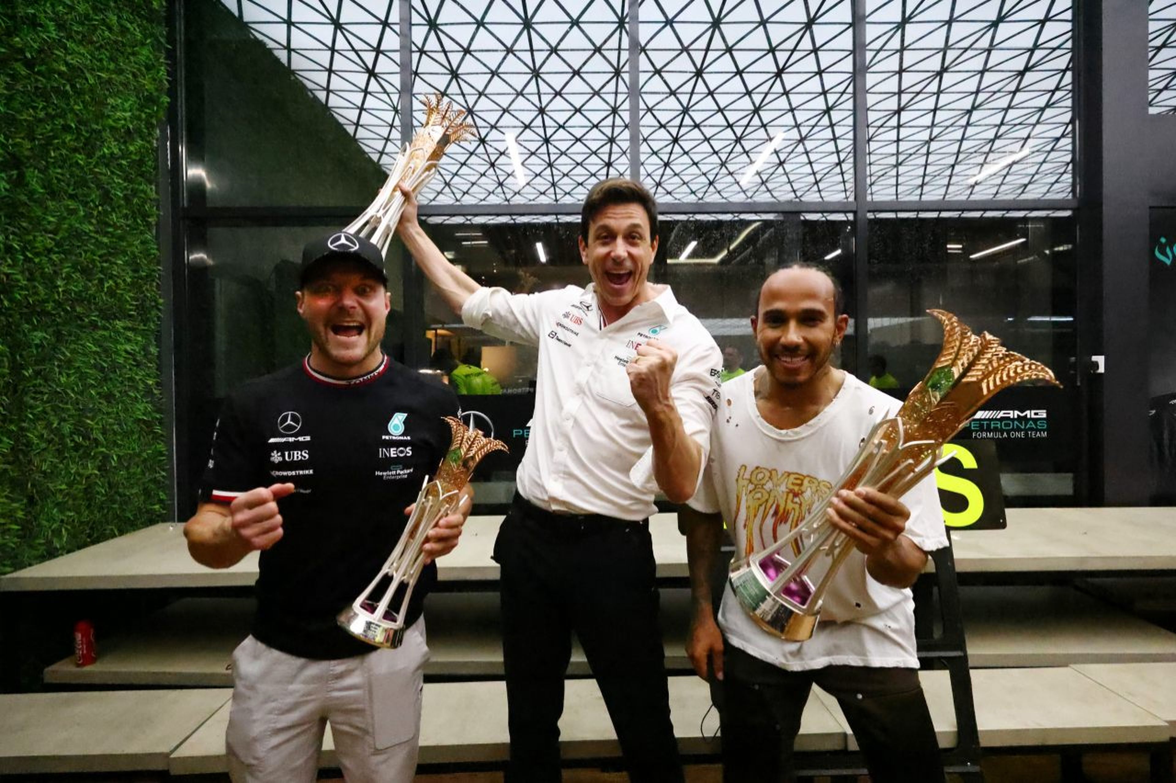 Mercedes celebra victoria Hamilton Arabia Saudi