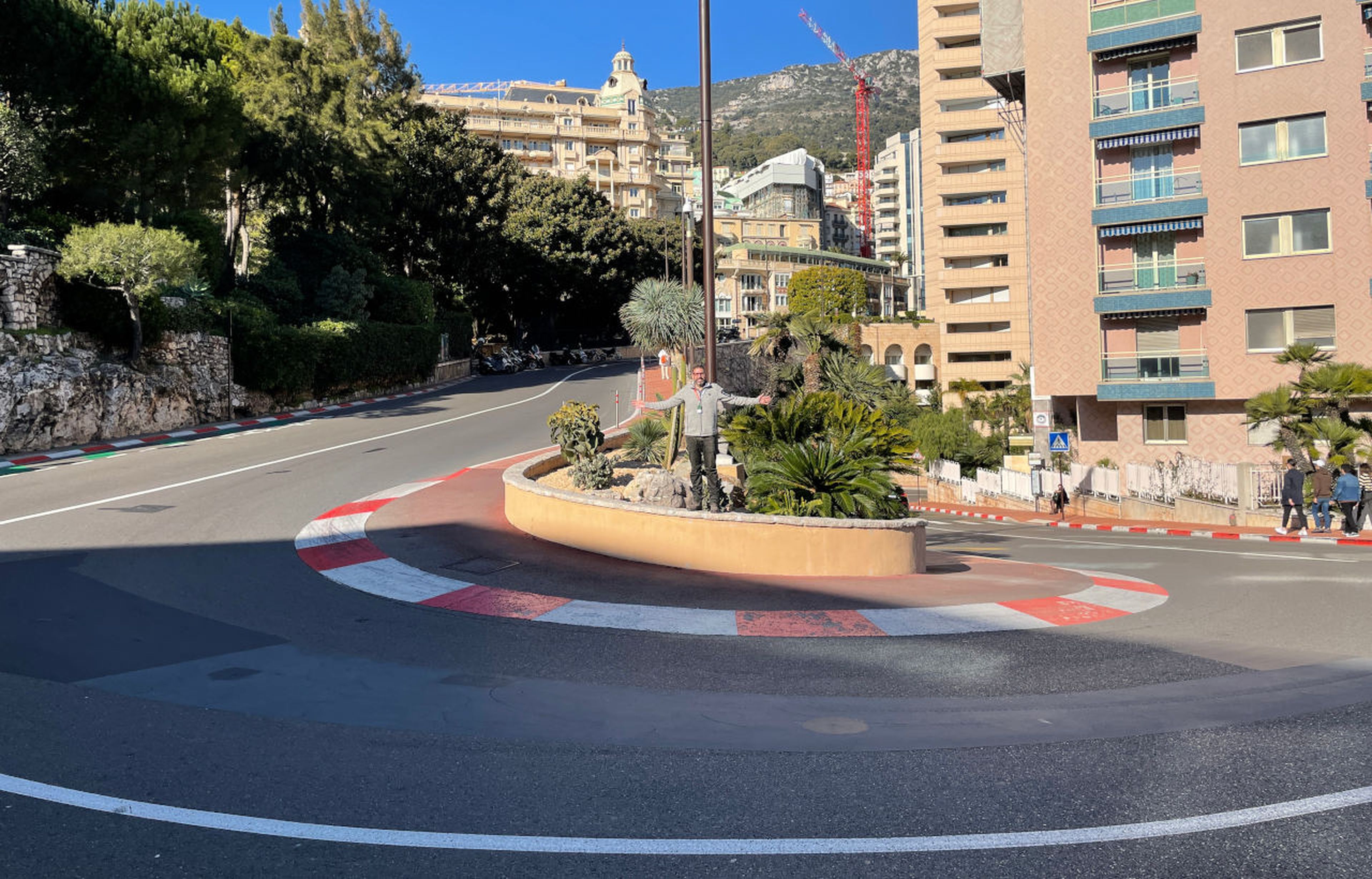 El redactor de AUTO BILD en la curva Loews de Mónaco, la más lenta del Mundial de F1.