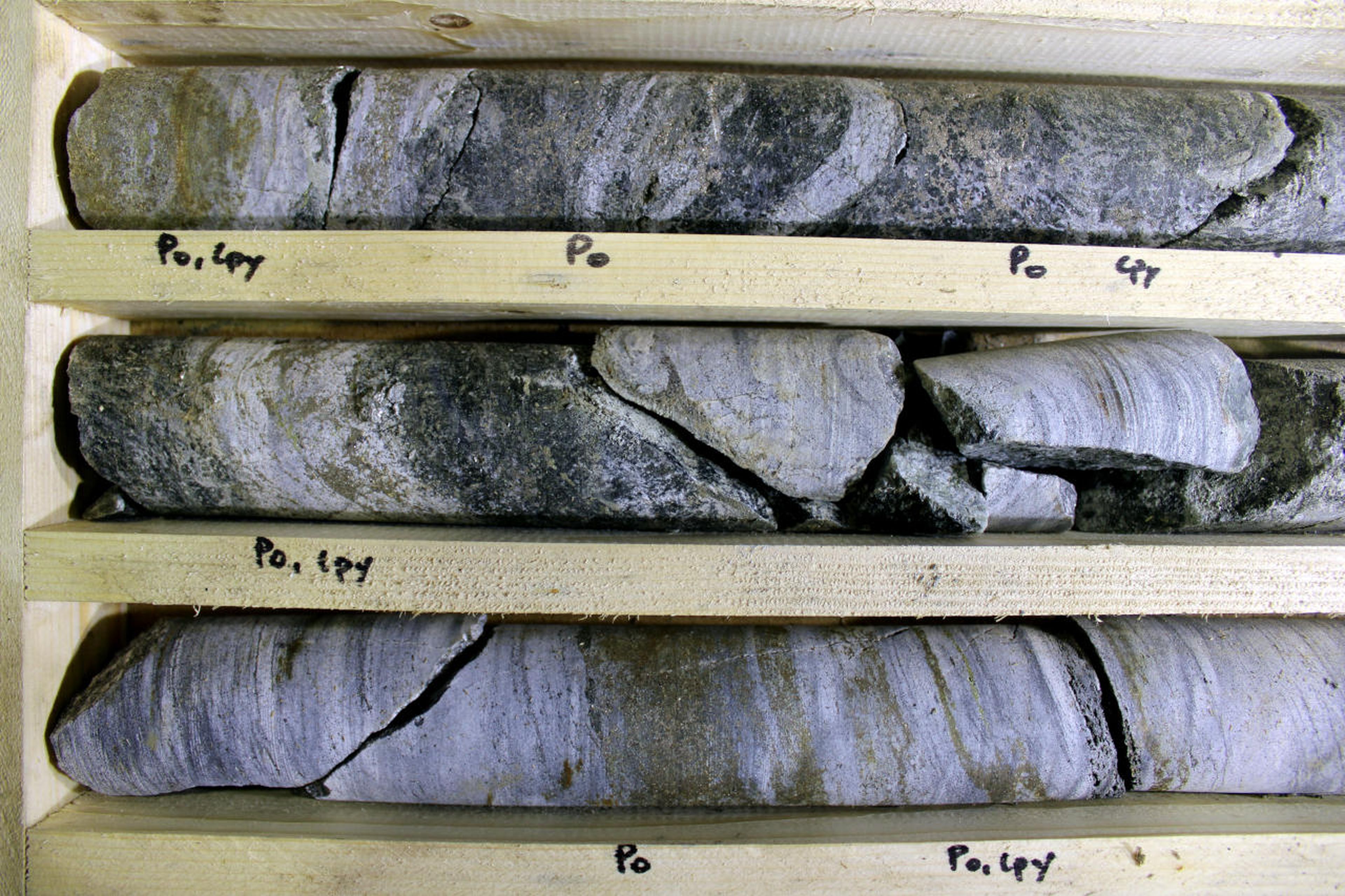 Extracto de sondeos en busca de minerales, por parte de Eurobattery Minerals