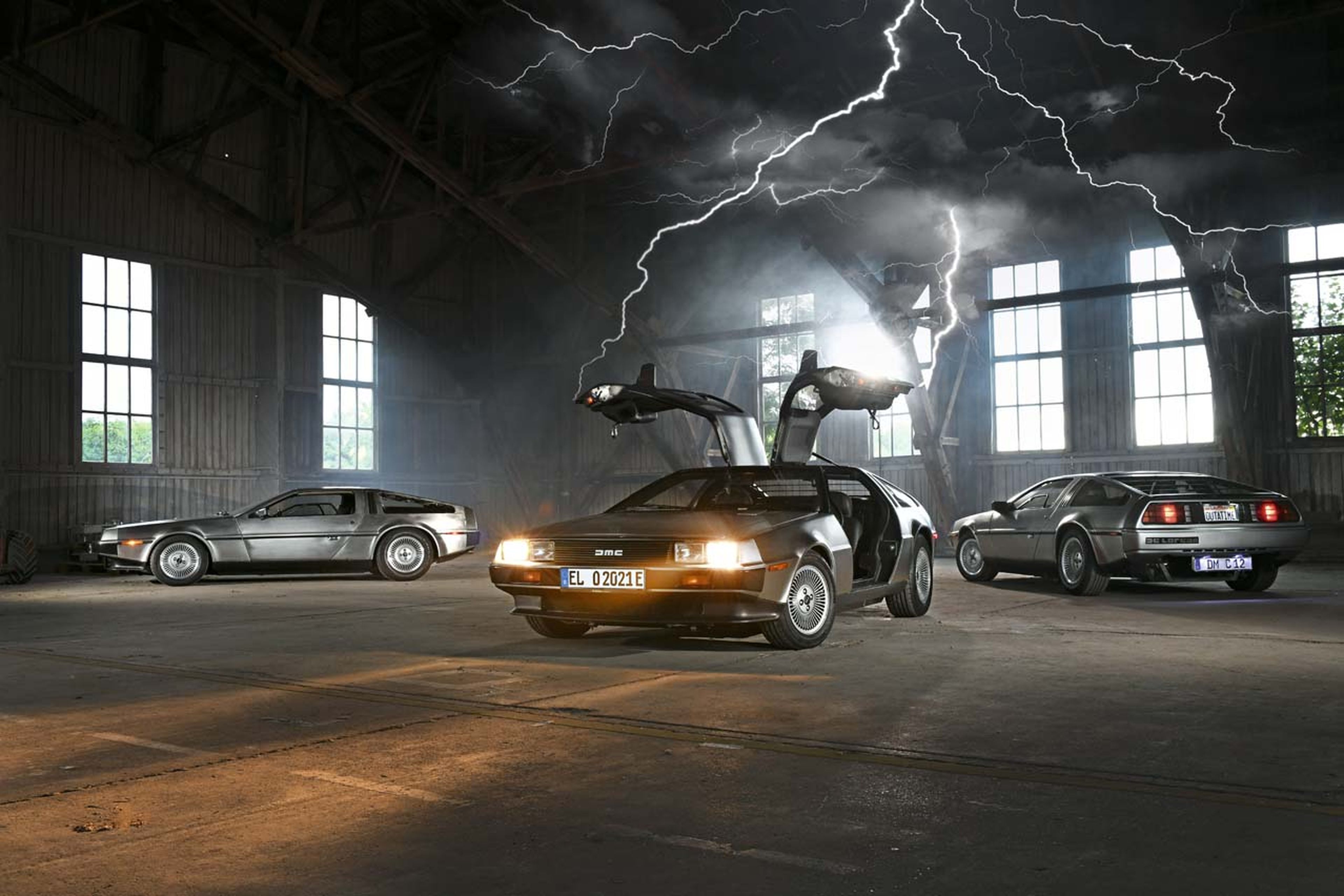 Galería: un DeLorean original contra dos electrificados: ¿frikada o solución de futuro?