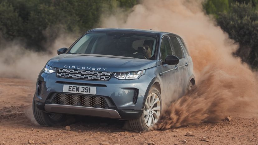 land-rover-discovery-sport-2661773.jpg?t
