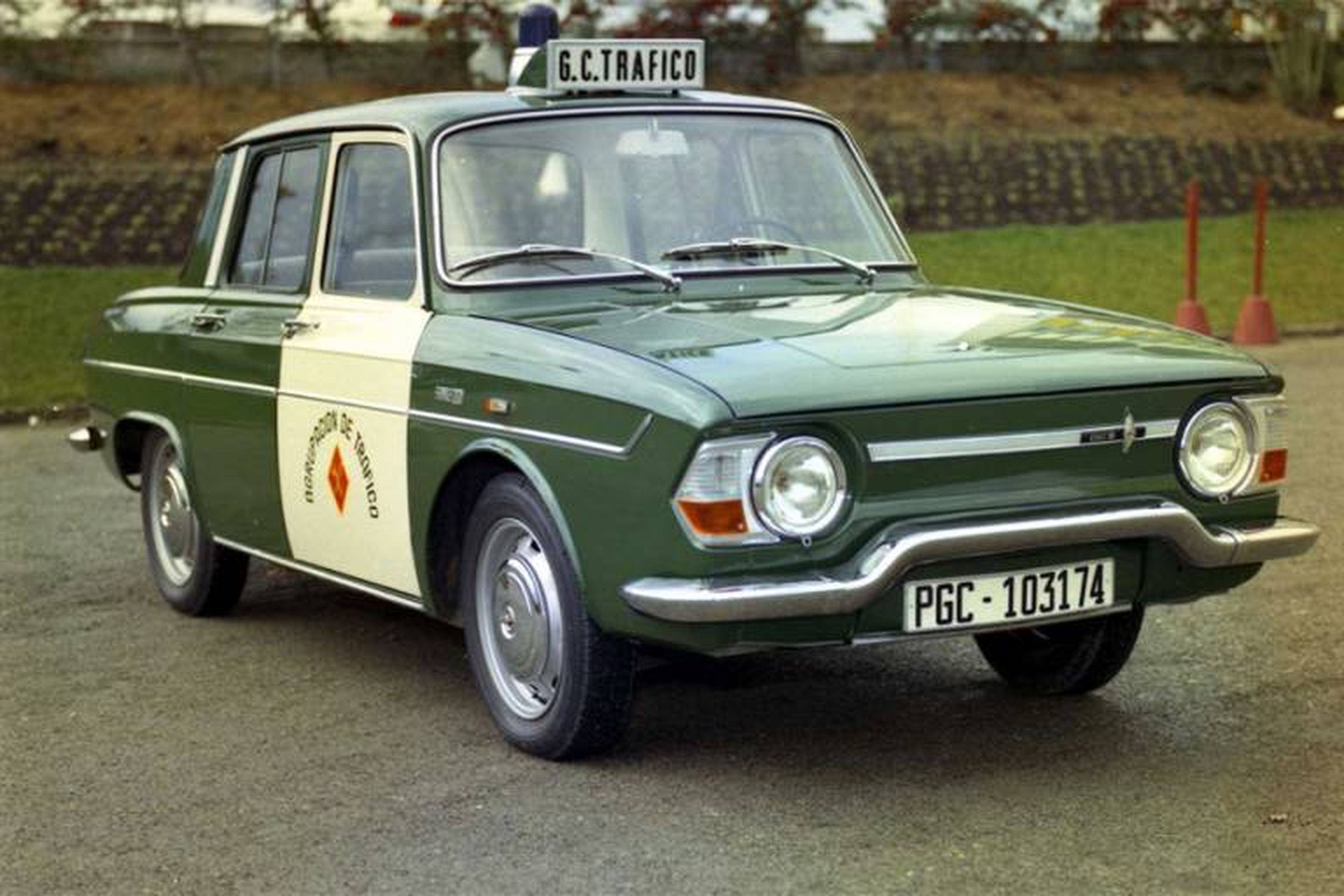 El Renault 10 de la Guardia Civil